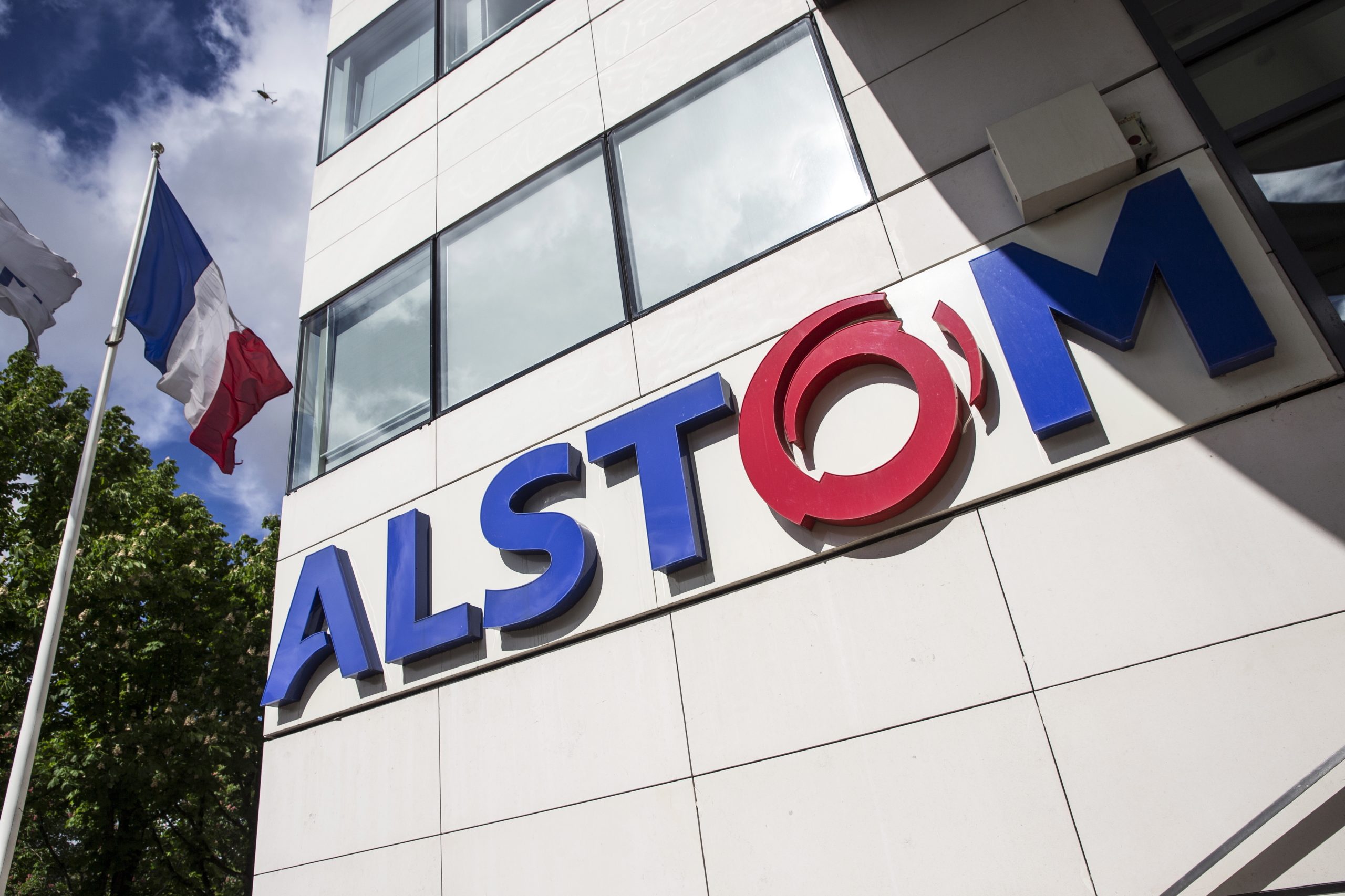 Grupo francês Alstom admite compra da canadiana Bombardier