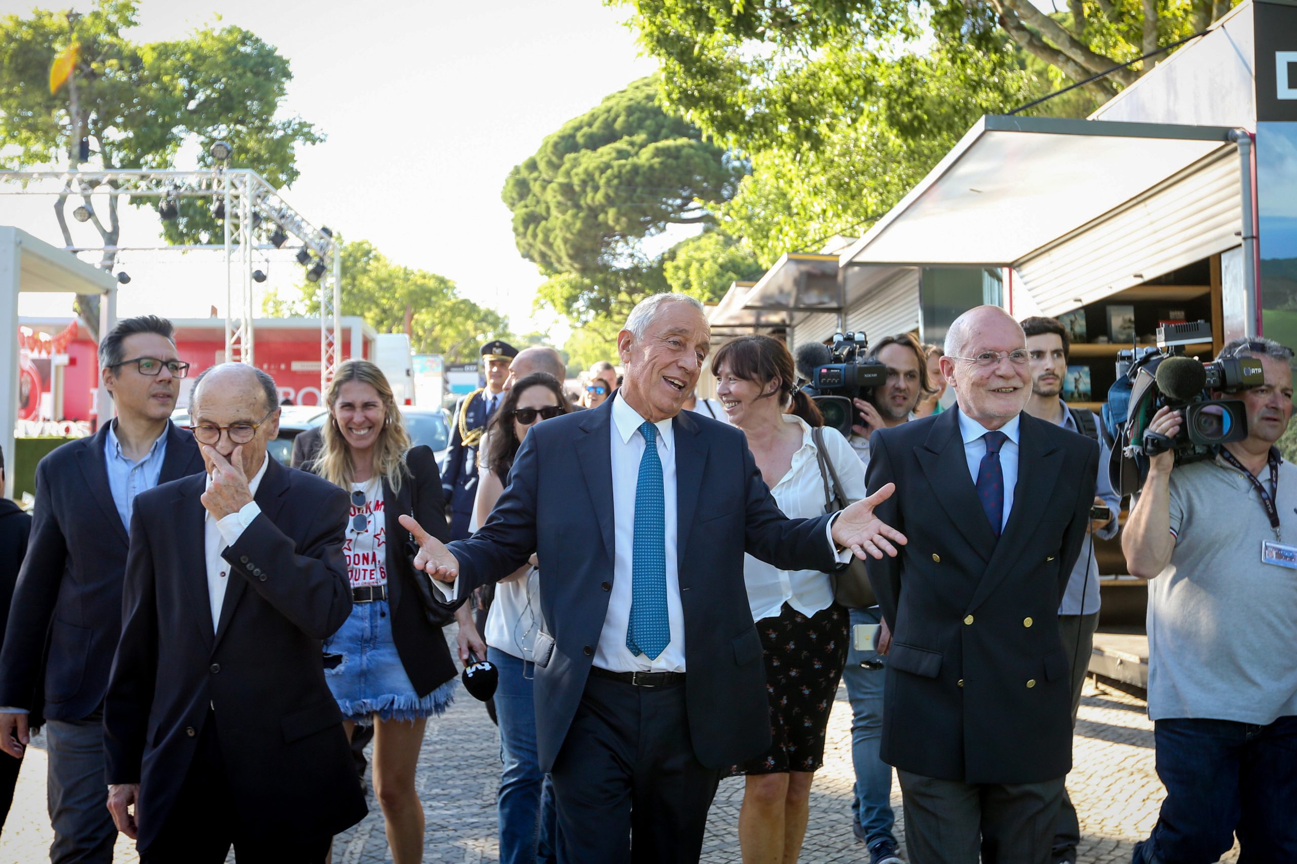 Marcelo pré-inaugura Feira do Livro de Lisboa com meia dúzia de livros e Teresa Leal Coelho