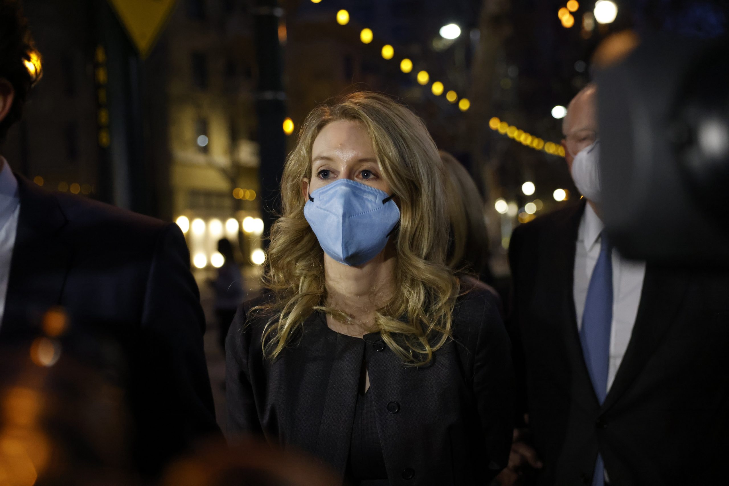 Tribunal dos EUA condena fundadora da Theranos por fraude