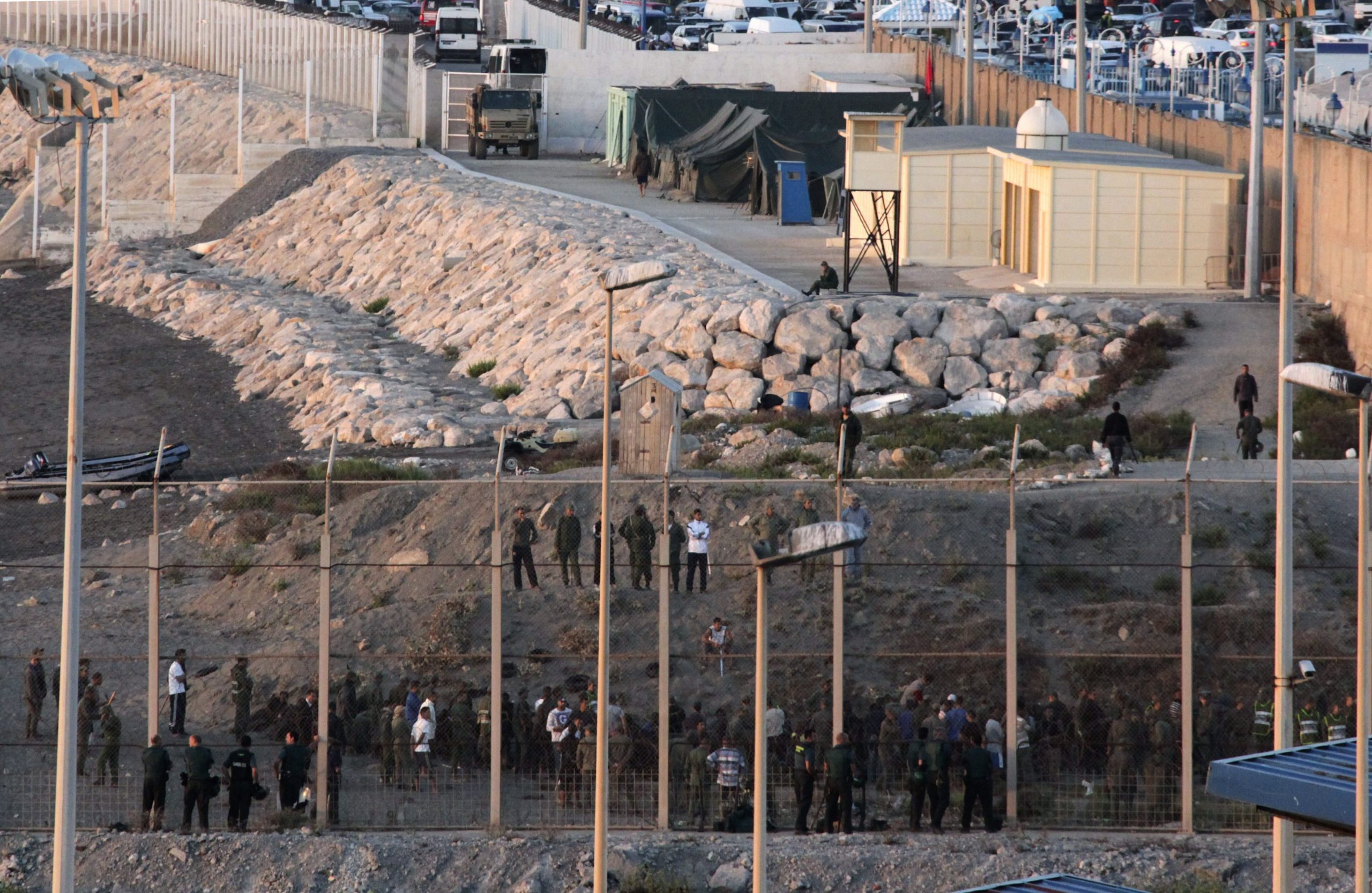 Um milhar de imigrantes tentou novo assalto na fronteira de Ceuta com Marrocos