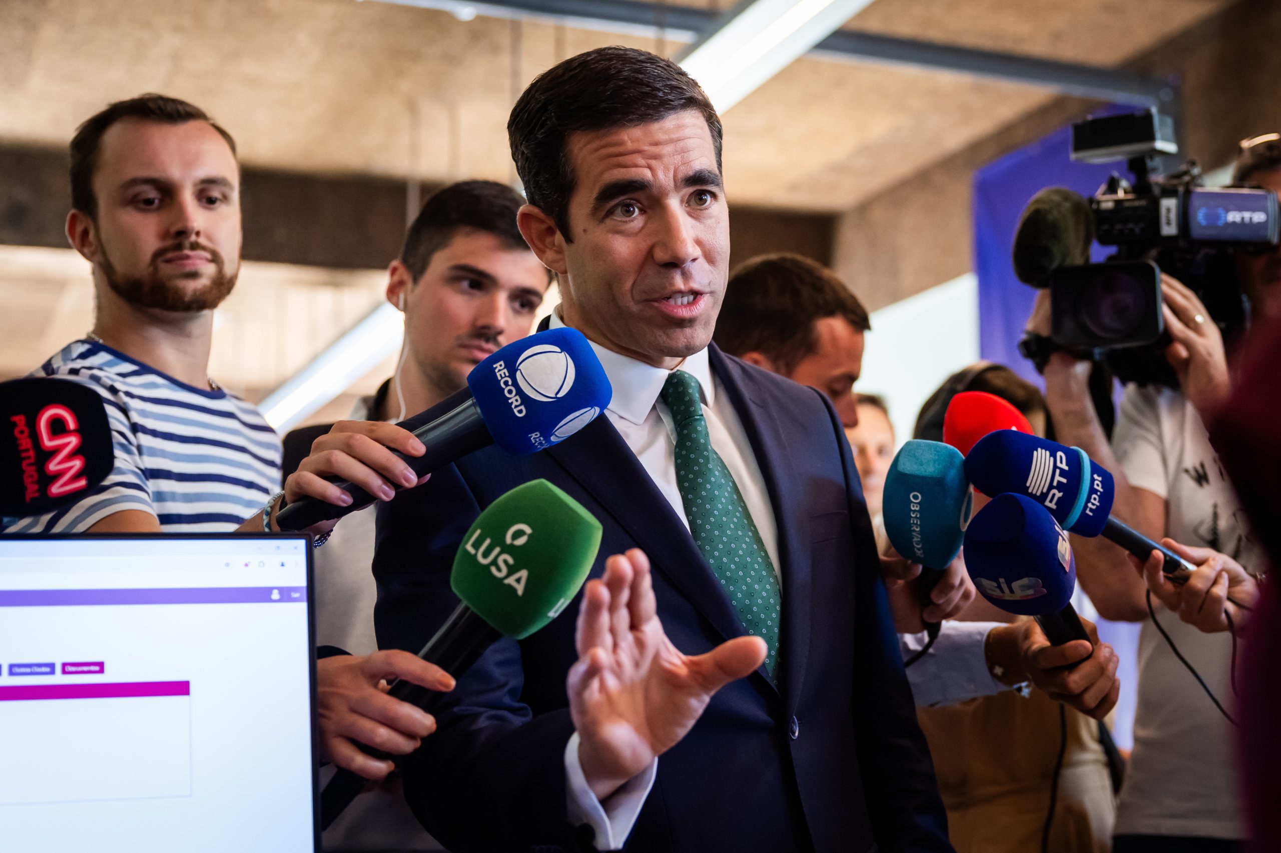 Fuga de Vale de Judeus resulta de desinvestimento e falta de efetivos. Ministro admite falhas no sistema prisional