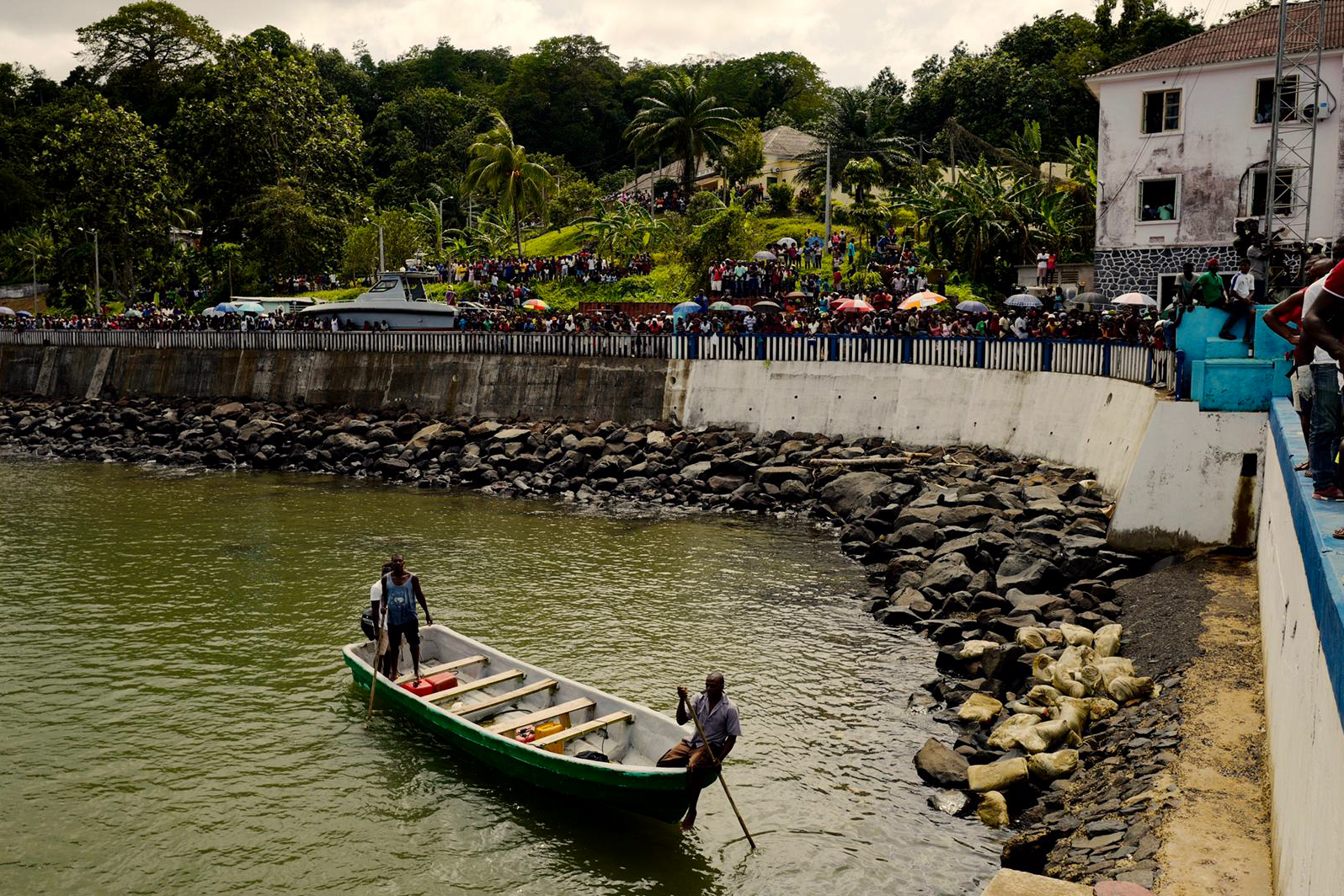 Retomadas buscas de dez pessoas desaparecidas no naufrágio em São Tomé e Príncipe