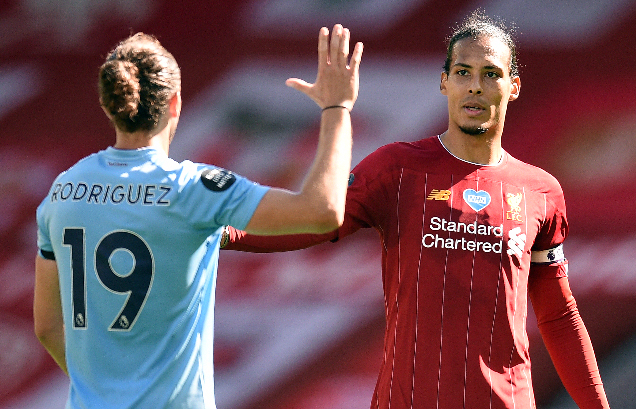 Liverpool empata com Burnley e perde primeiros pontos da época em casa