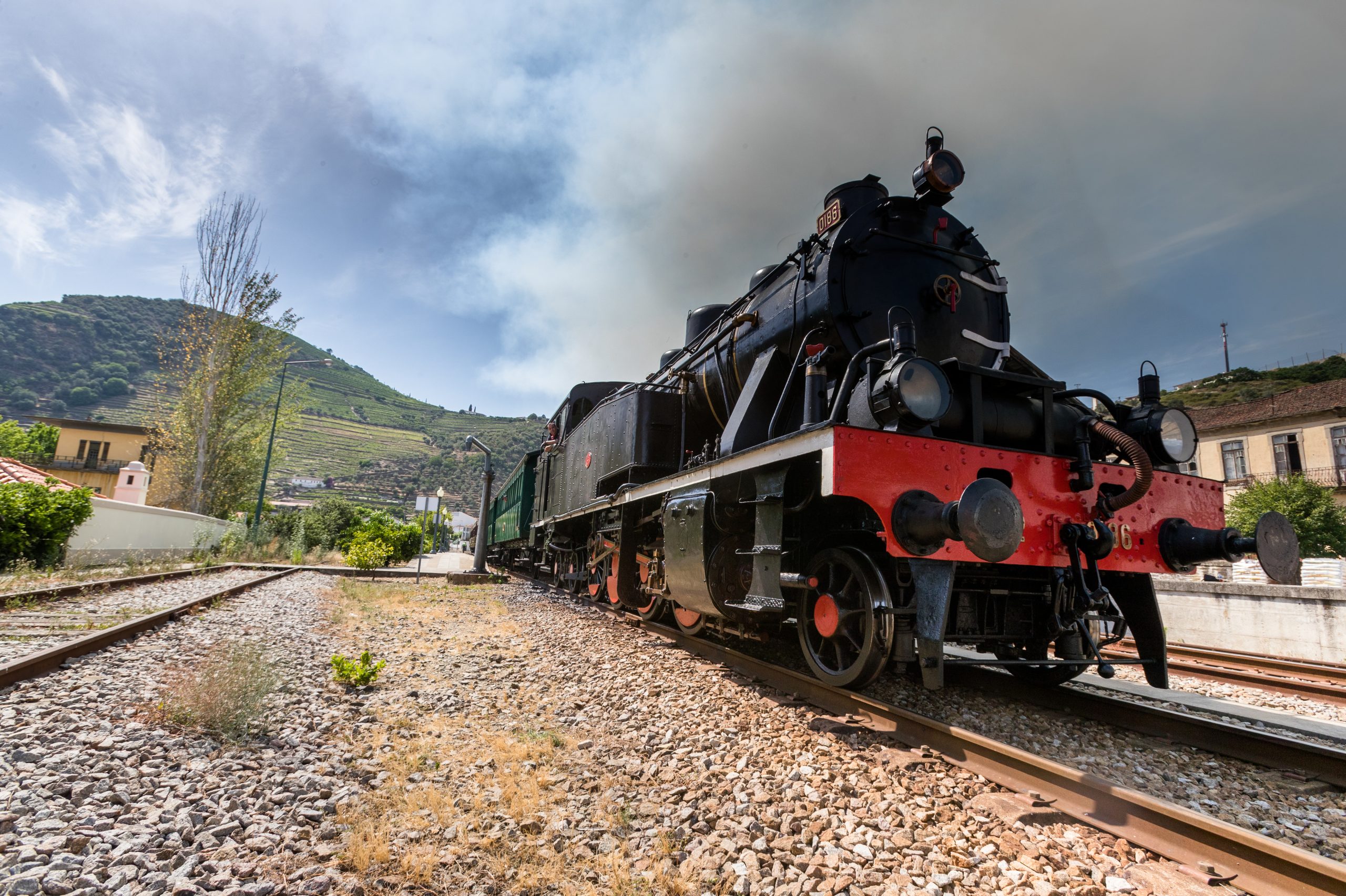 Comboio histórico de regresso, mas com locomotiva dos anos 60 devido a restrições na Linha do Douro