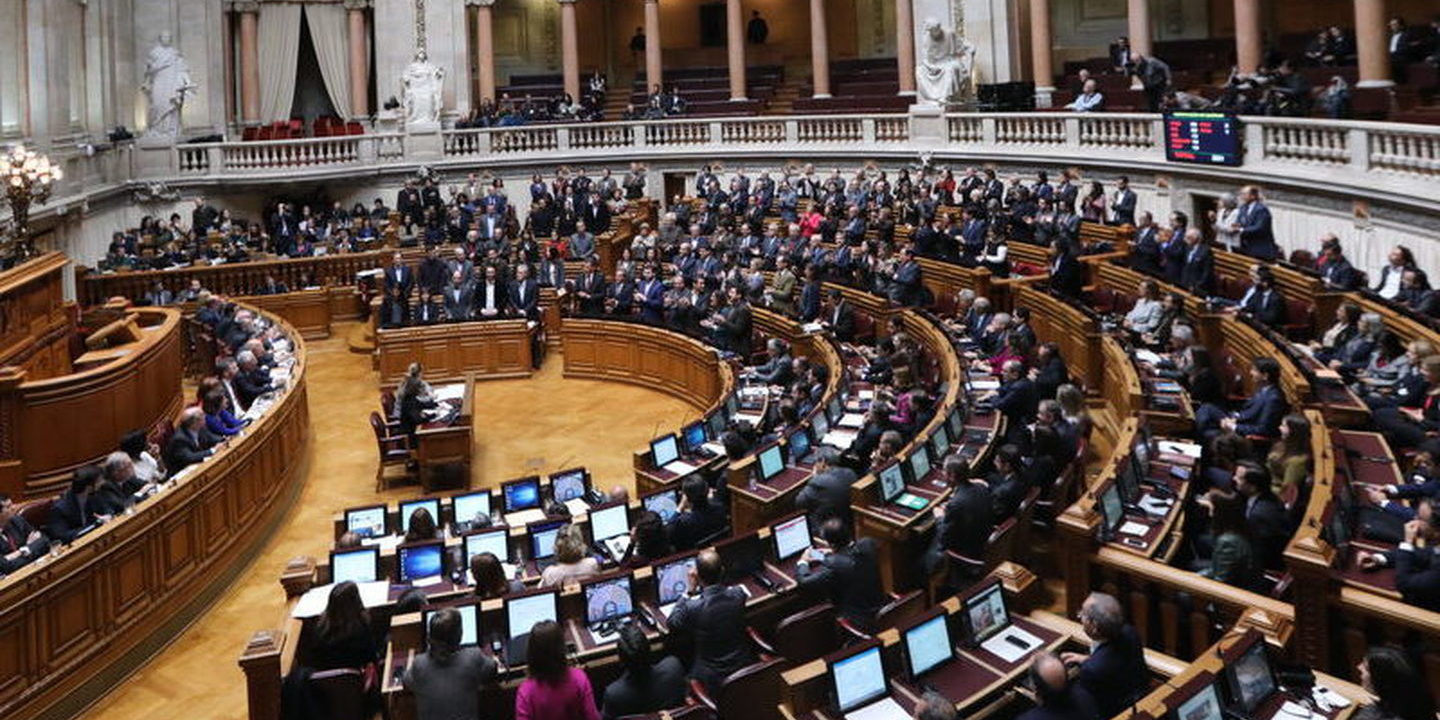 Diplomas para criar estatuto do cuidador informal em discussão na especialidade por 60 dias