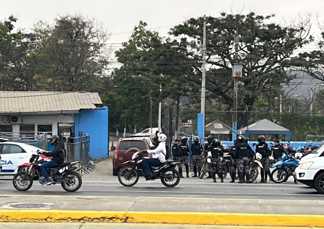 Confronto entre elementos de grupos rivais provoca pelo menos 15 mortos em prisão no Equador