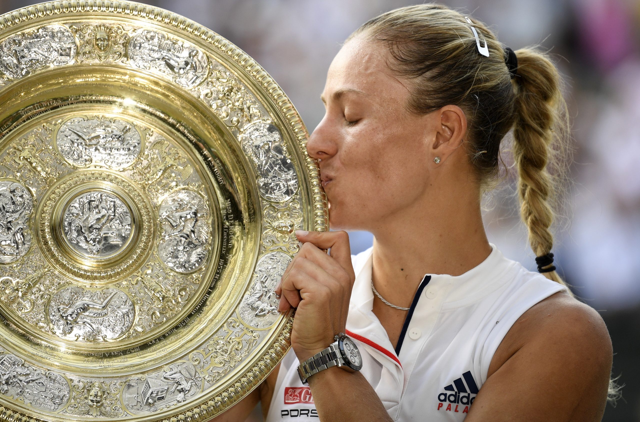 Wimbledon: Kerber vence Serena e conquista torneio londrino pela primeira vez