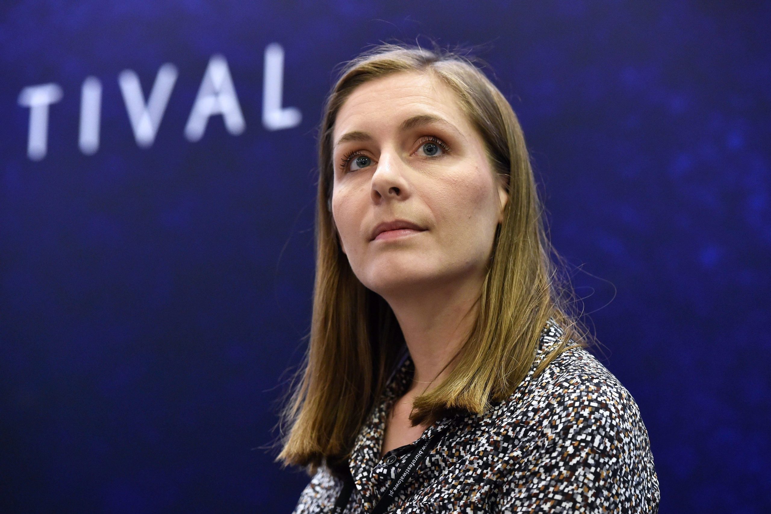 Escritora Eleanor Catton quer levar da Madeira uma mala cheia de autores portugueses