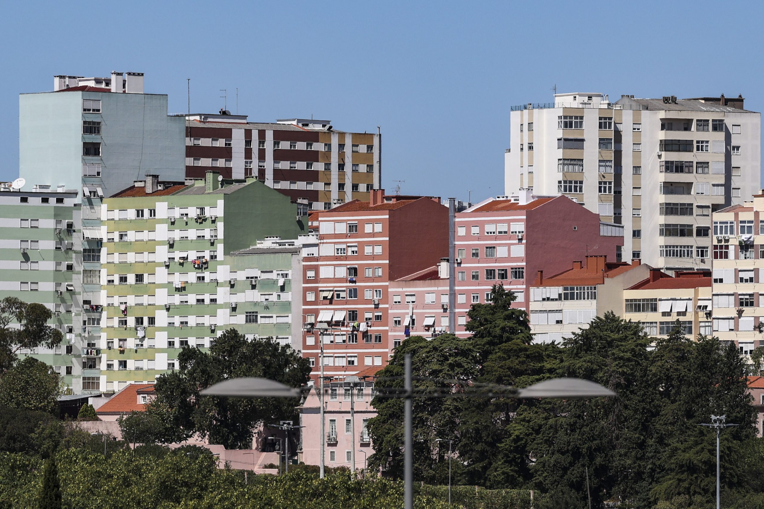 Prestação da casa desce em outubro em todos os prazos superando os 100 euros a 12 meses