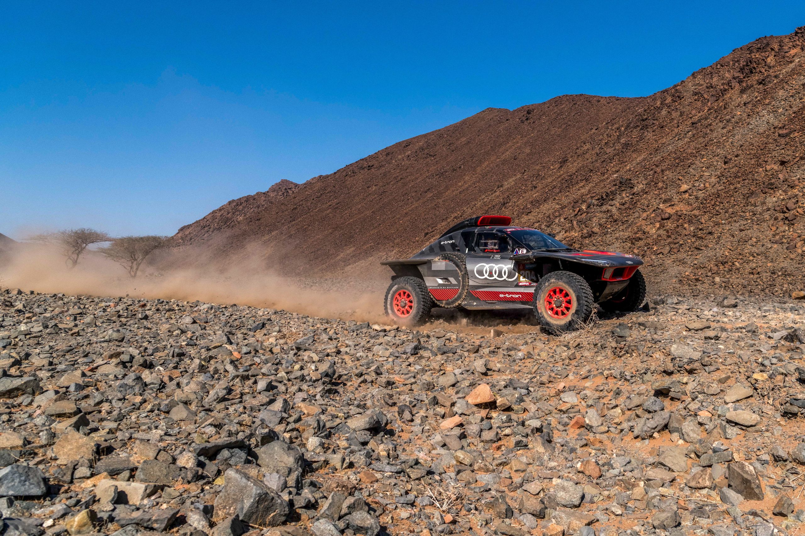 Carlos Sainz mais perto de vencer após problemas no Hunter de Loeb