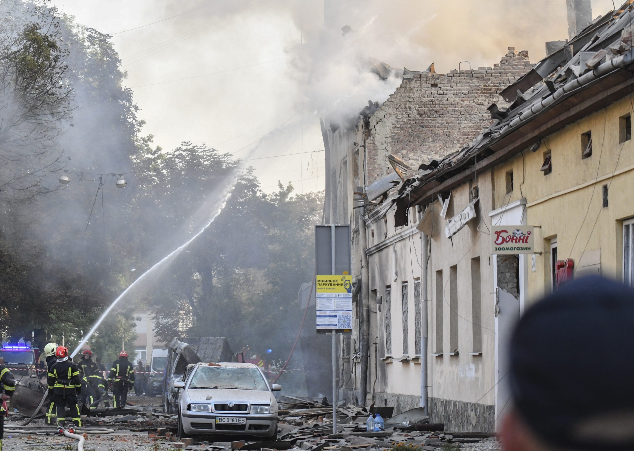 Pelo menos sete mortos, incluindo três crianças, em ataque russo a Lviv