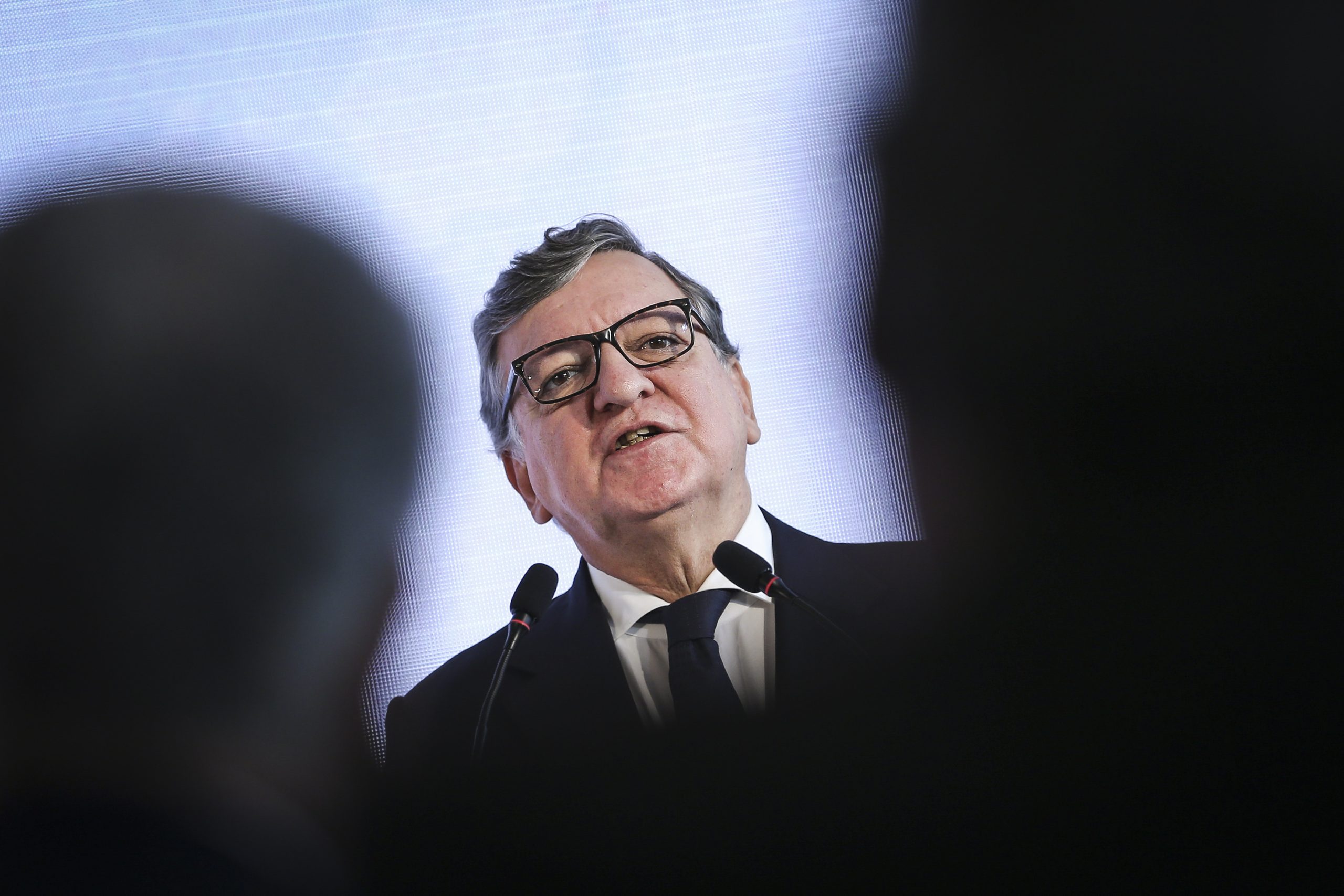 Durão, Sócrates e Passos Coelho entre as 77 testemunhas de Manuel Pinho