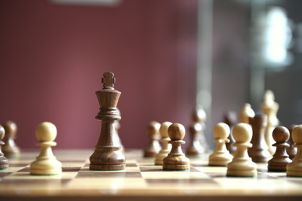 OpenAI derrota Grok de Elon Musk em torneio de xadrez