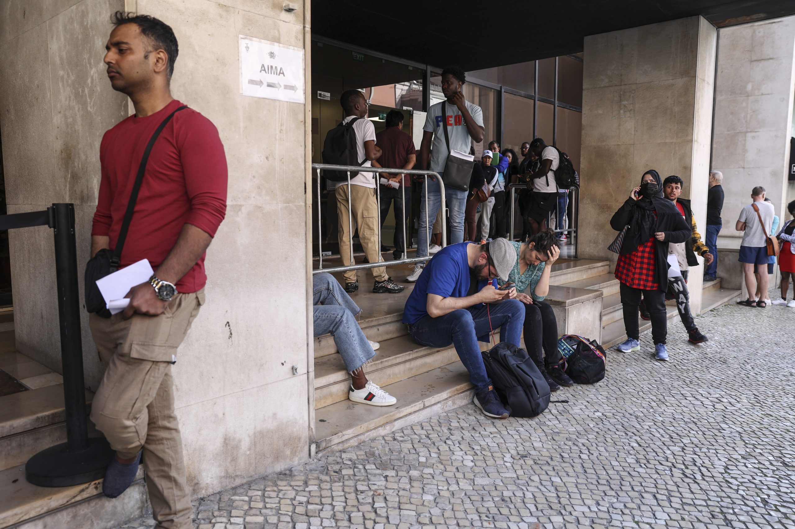 Reforço da AIMA em 30 centros de atendimento vai acelerar processos de imigração