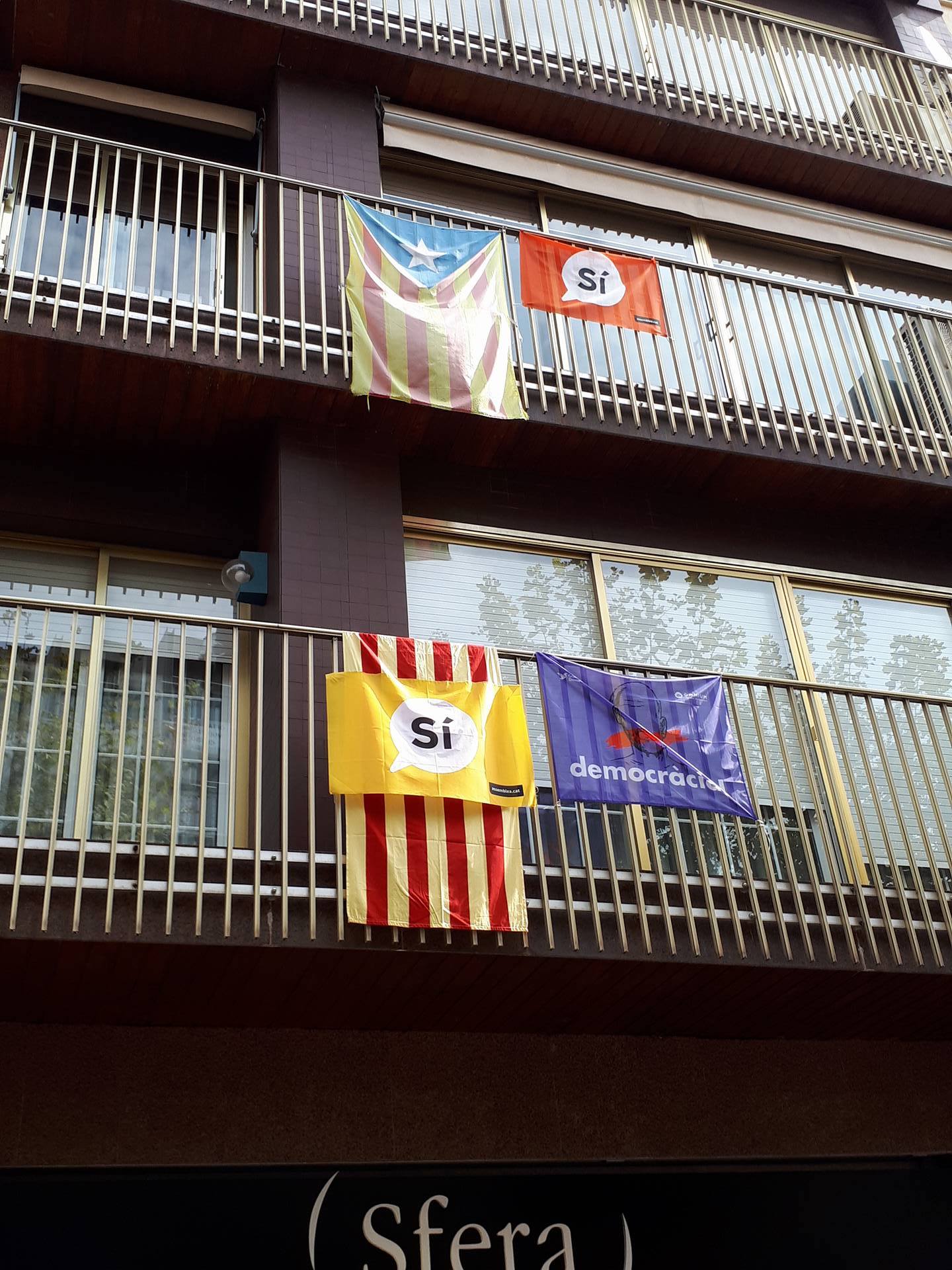 Cinco jovens morrem em incêndio num prédio em Barcelona