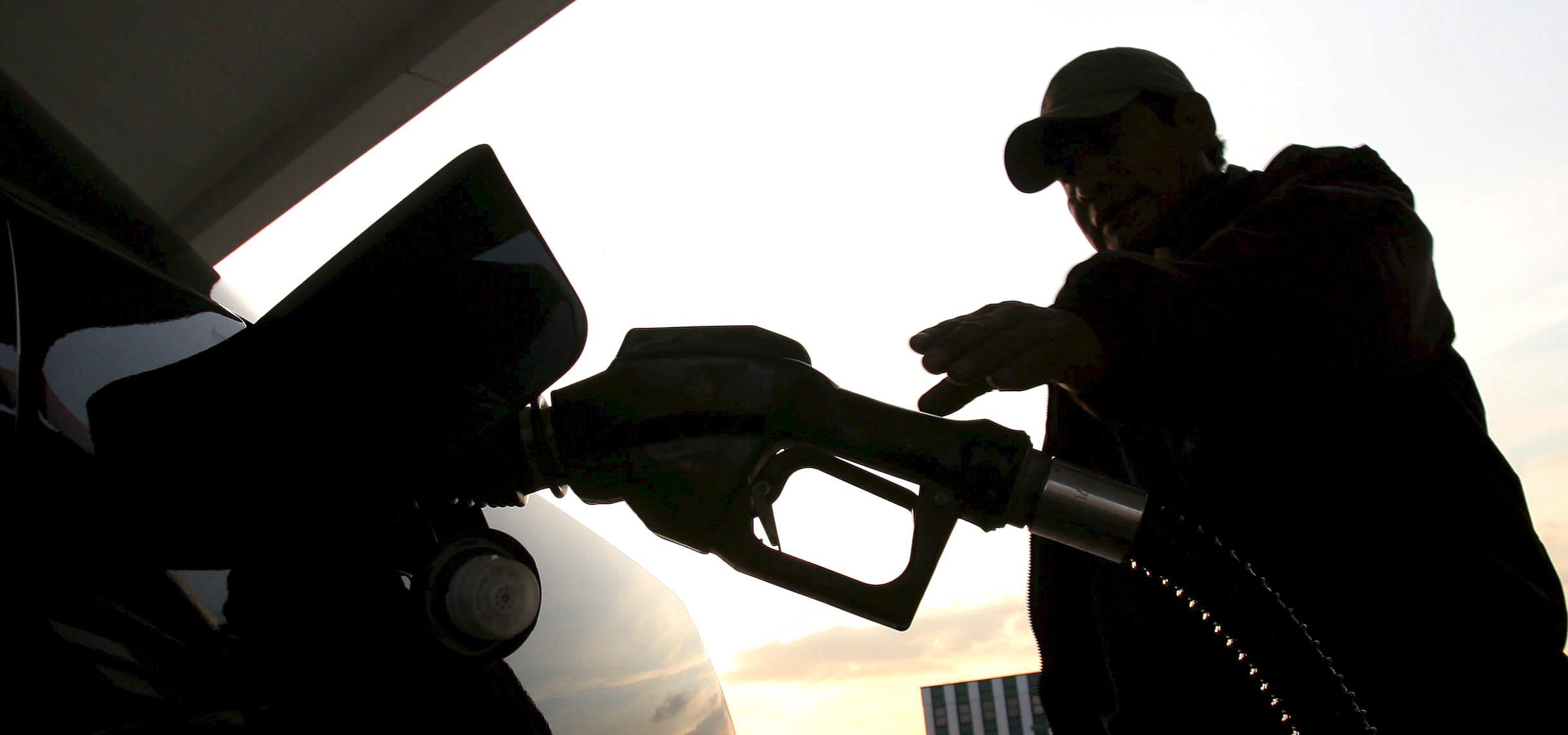 Gasolina e gasóleo subiram 31,3 e 29,9 cêntimos no último trimestre de 2021