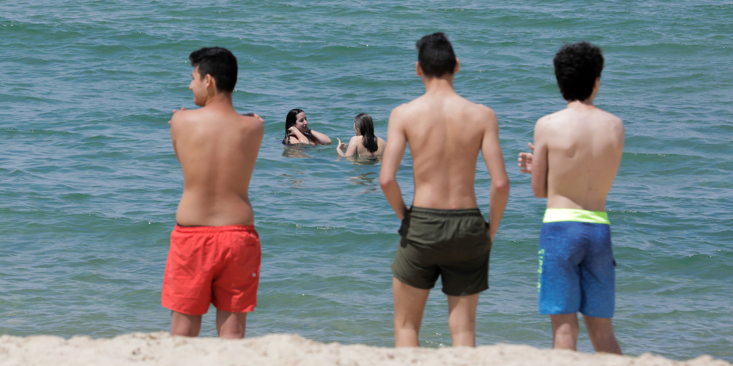 Praia da Nazaré volta a estar interdita a banhos devido a problema no saneamento