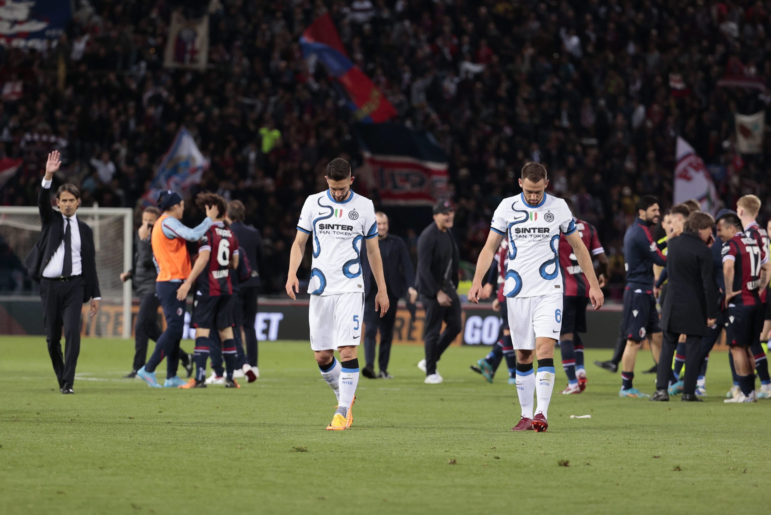 Serie A: Inter perde em Bolonha e deixa AC Milan isolado na liderança do campeonato