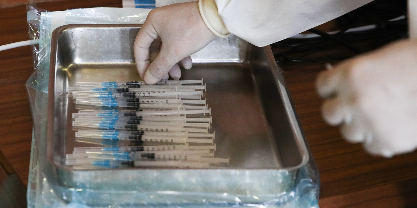 Covid-19: Utentes com historial de alergias só são vacinados após consulta hospitalar