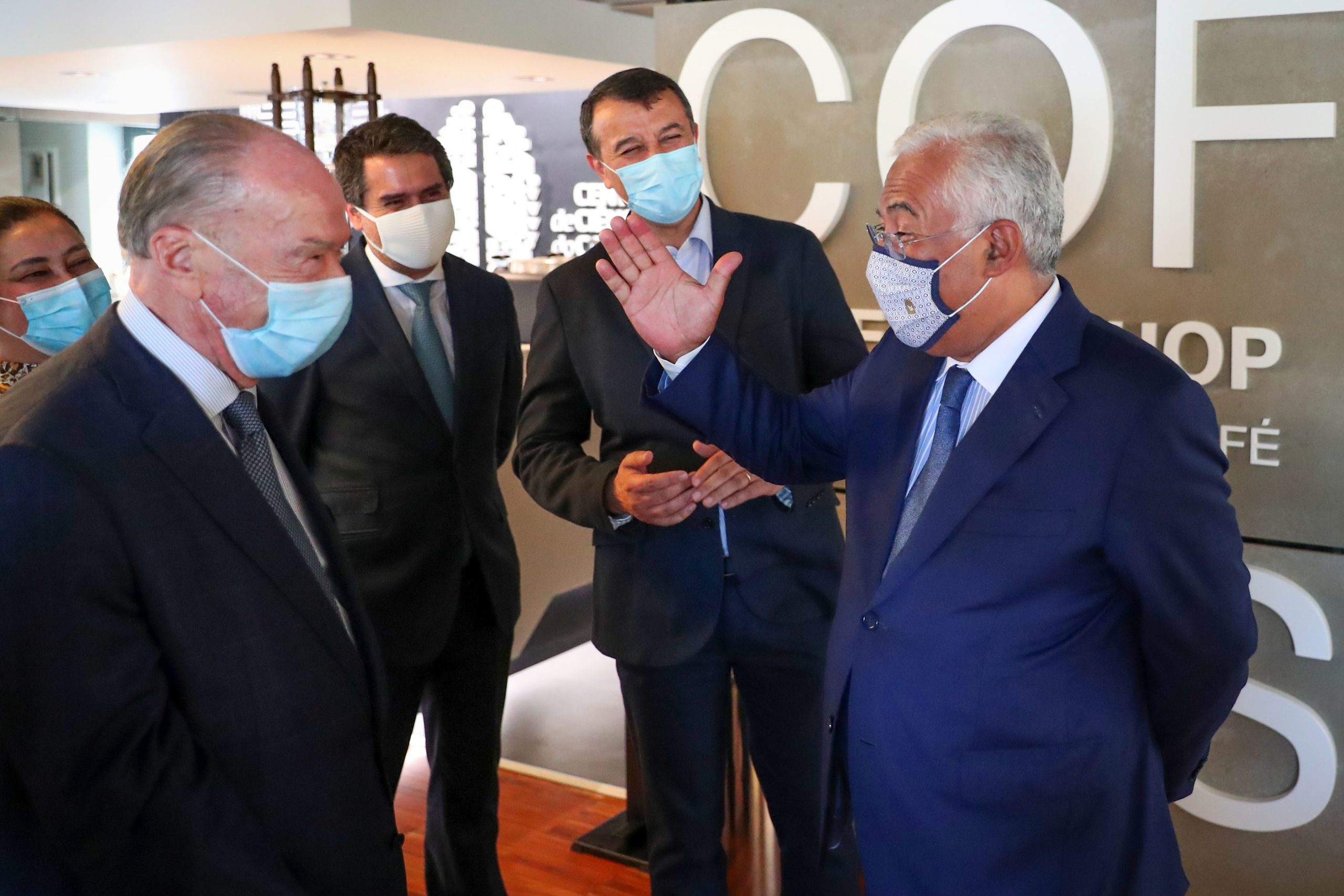 Retoma na restauração está a “evoluir”, embora “lentamente”, diz primeiro-ministro