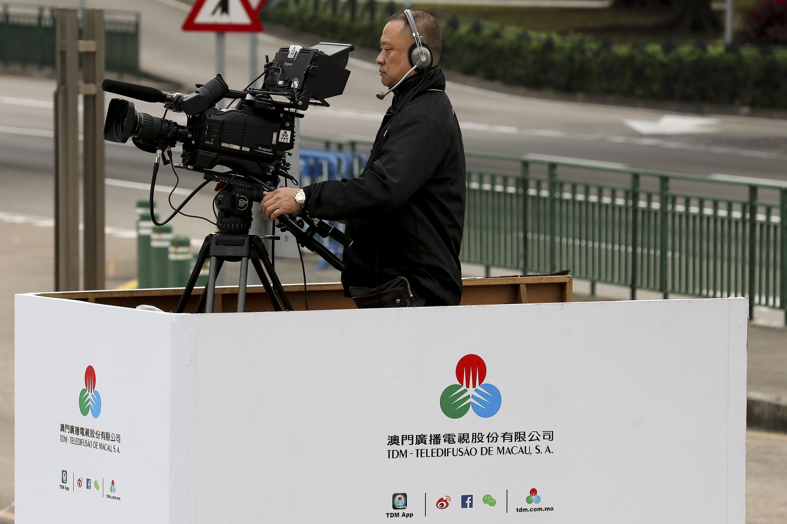Cinco demissões portuguesas na emissora pública de Macau. Governo nega restrições