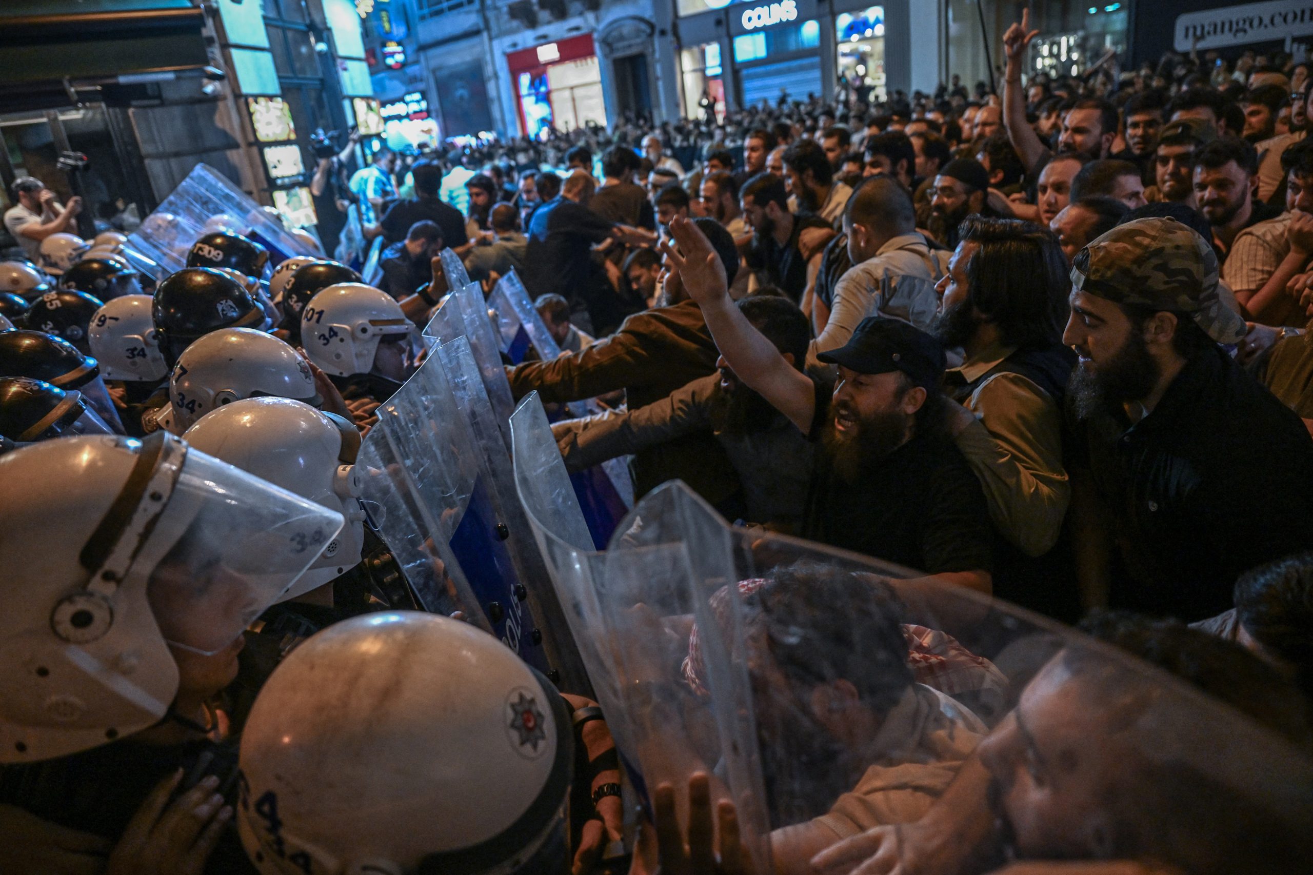 Suposto cartoon com Maomé leva a confrontos e detenções na Turquia