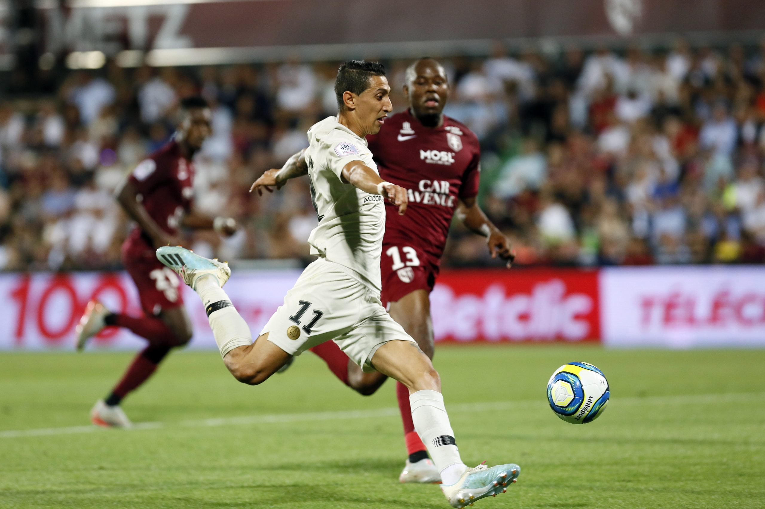 Paris Saint-Germain vence em Metz sem Mbappé, Cavani e Neymar