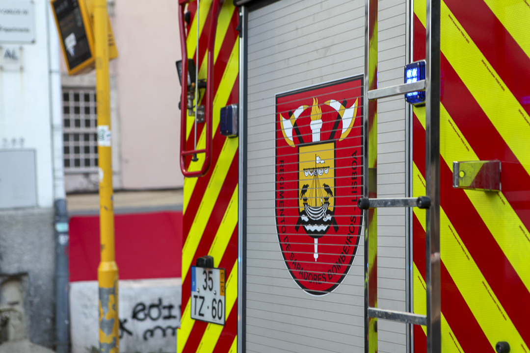 Autocarro da Vimeca incendeia-se no centro de Lisboa
