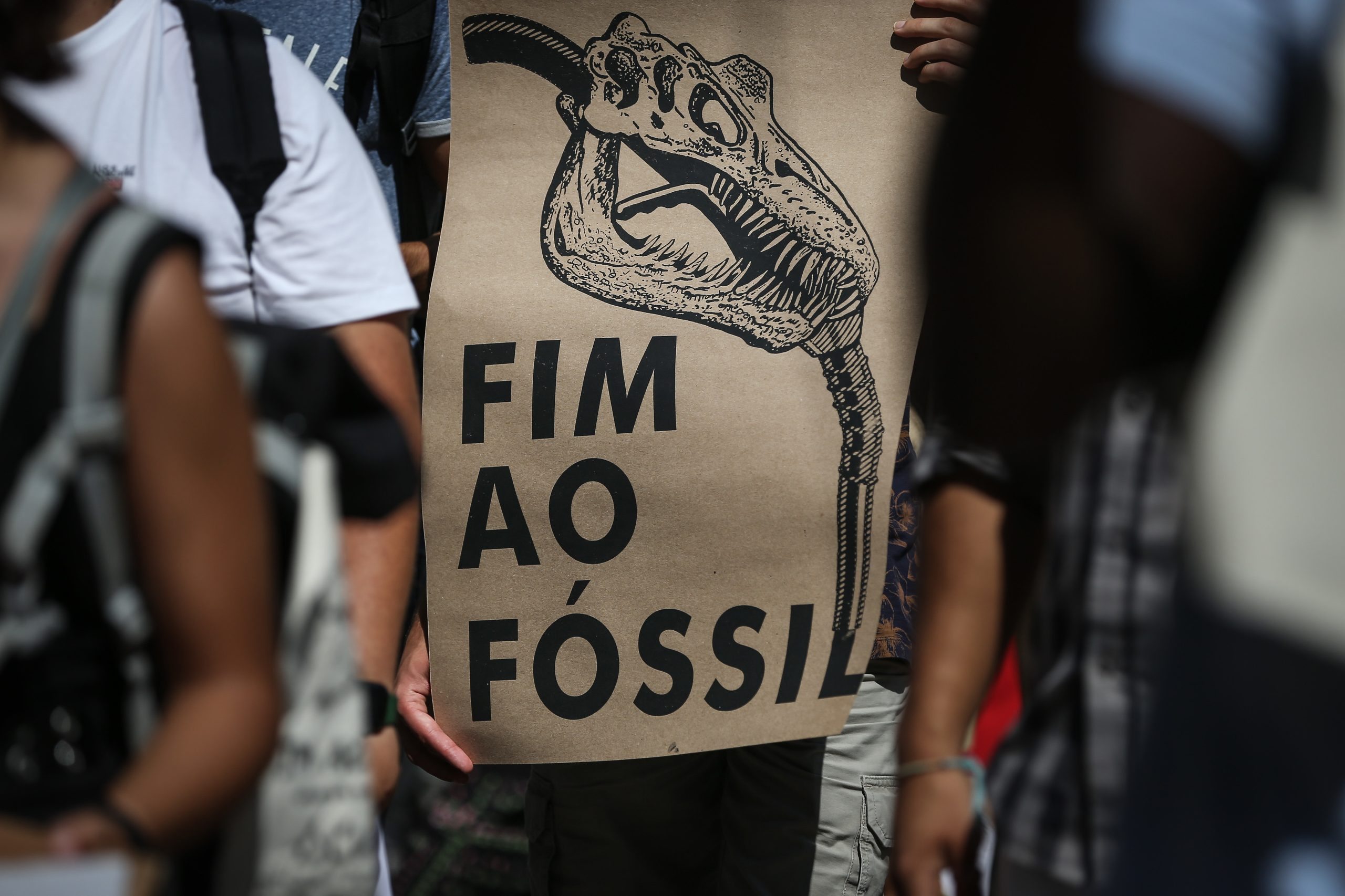 Grandes bancos financiaram combustíveis fósseis com quase 870 mil milhões de dólares