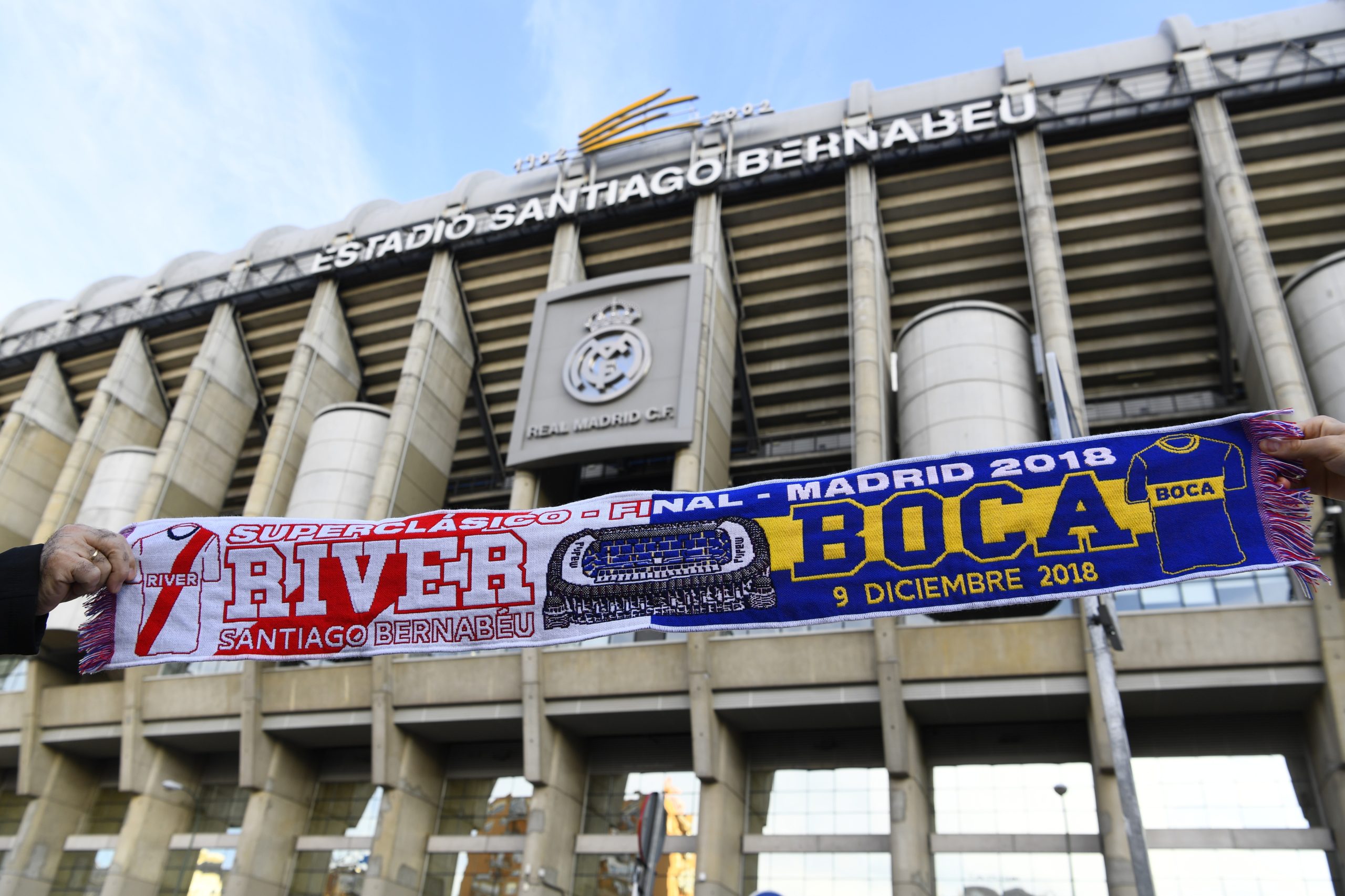 Madrid acordou vestida com as cores dos dois maiores clubes de Buenos Aires