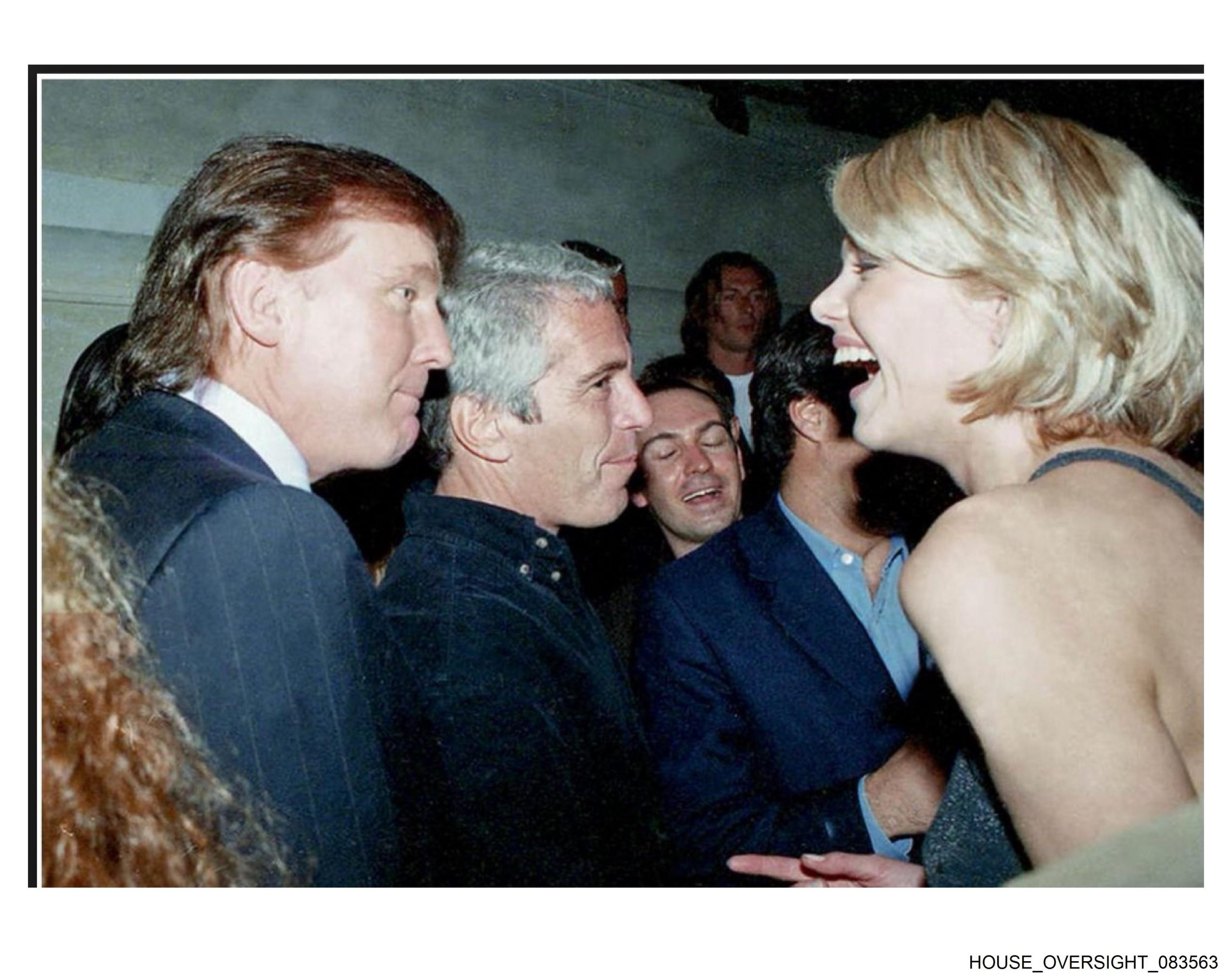 Ficheiros de Epstein colocam Bill Clinton sob escrutínio e deixam Donald Trump praticamente ausente