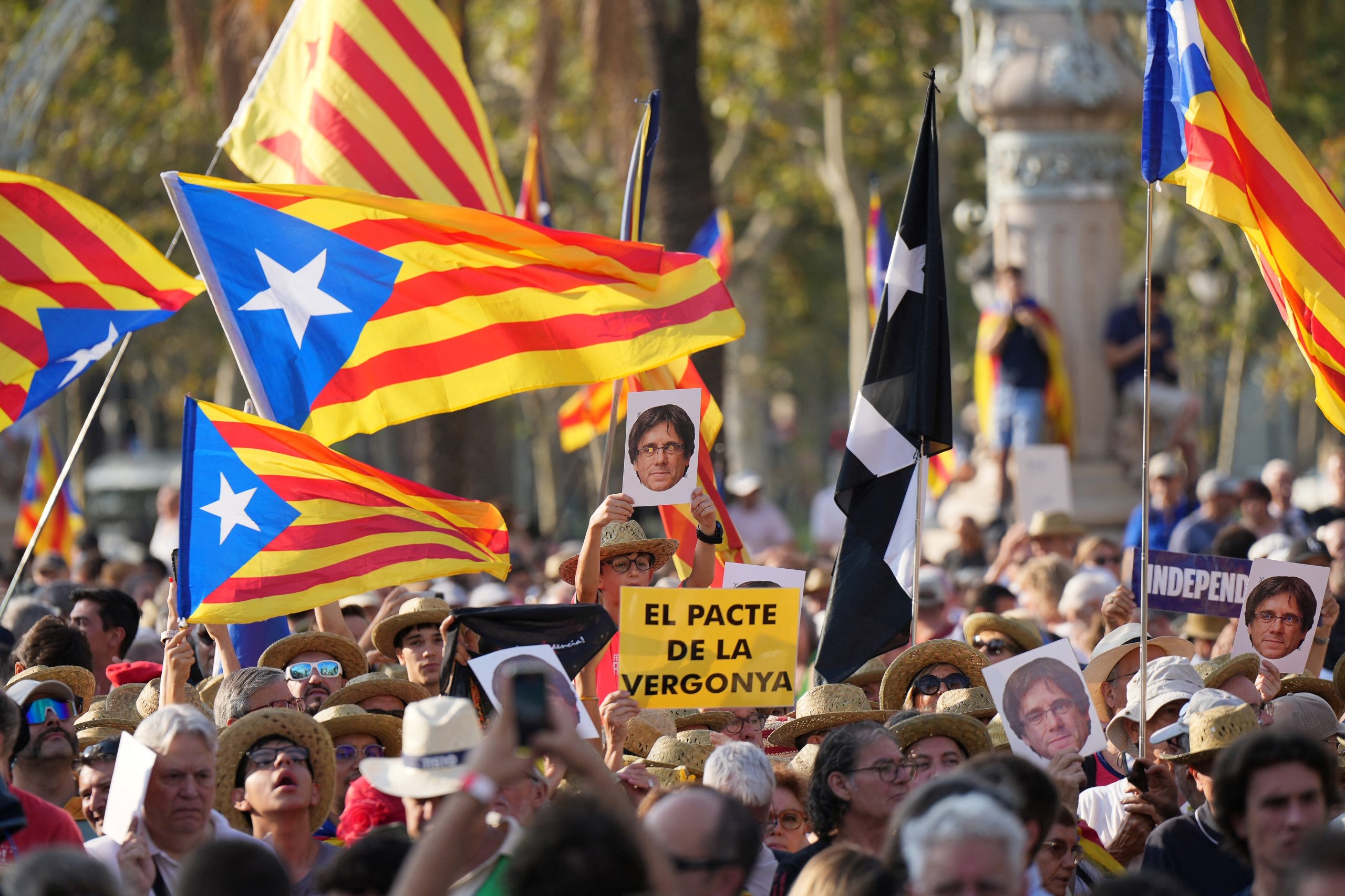 Desmobilizada operação para prender Puigdemont depois de polícia detido. O que se está a passar na Catalunha?
