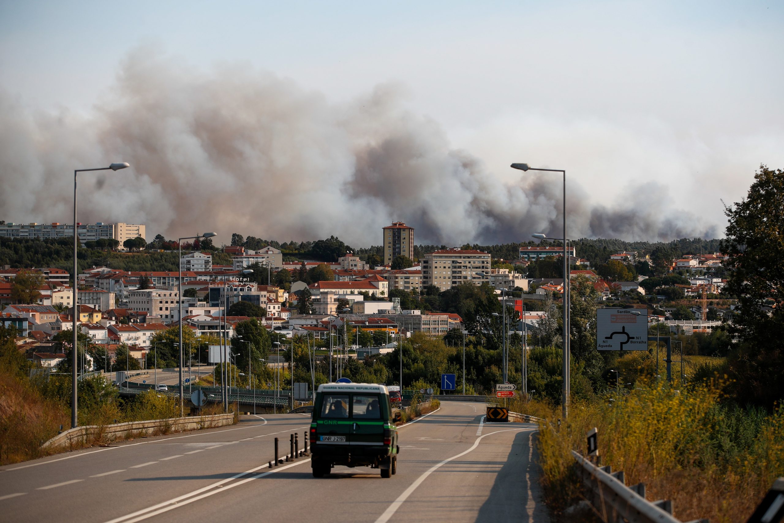 Há estradas cortadas em Portugal devido aos incêndios. Veja quais aqui