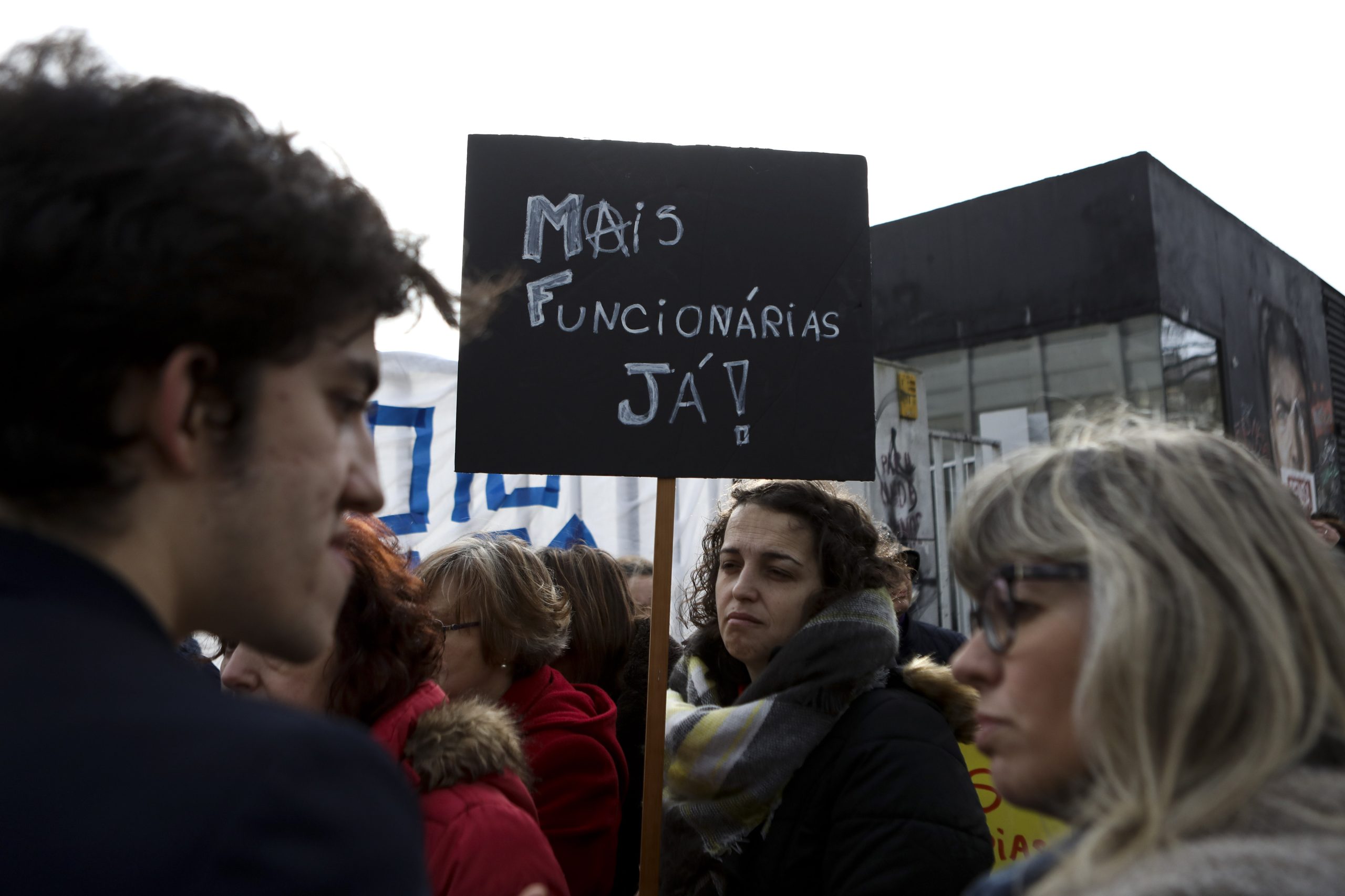 Não docentes da António Arroio pedem reforço de pessoal e revisão da política de rácios