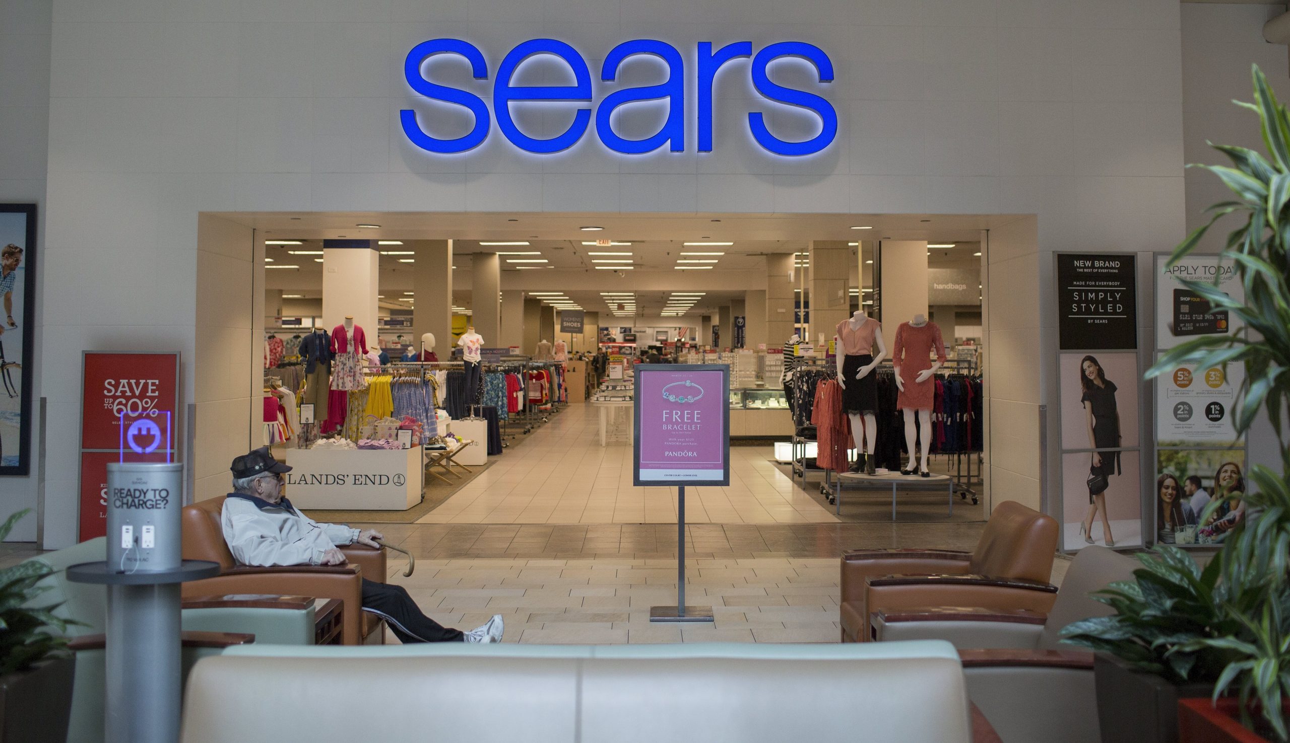 Grandes lojas Sears Canada fecham as portas e demitem 12 mil funcionários