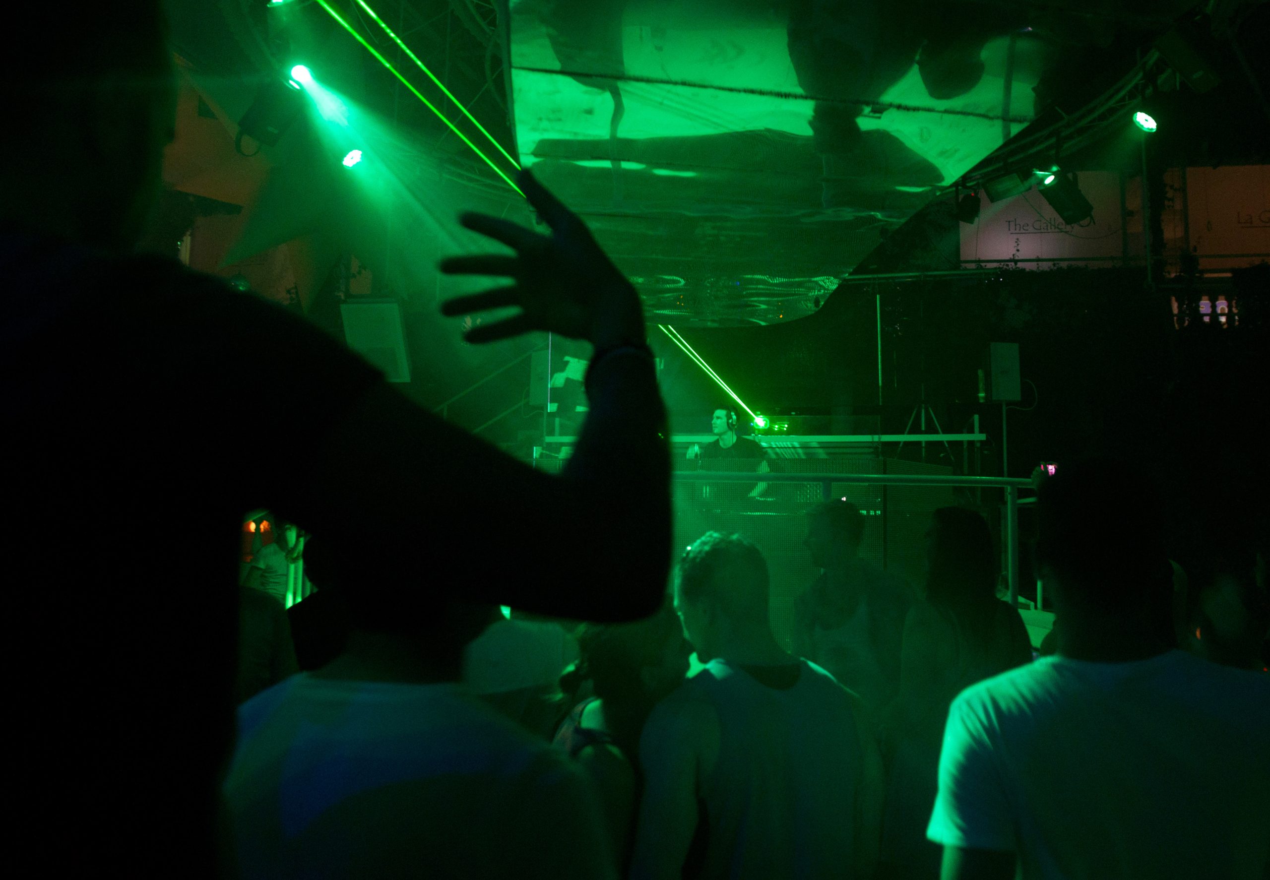 De Ibiza para Manchester, das discotecas para as ‘raves’. Desta música se fez “White Lines”, a série que colocou Nuno Lopes nas bocas do mundo