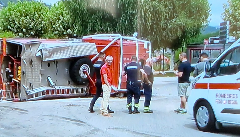 Quatro bombeiros feridos em despiste no Peso da Régua tiveram alta