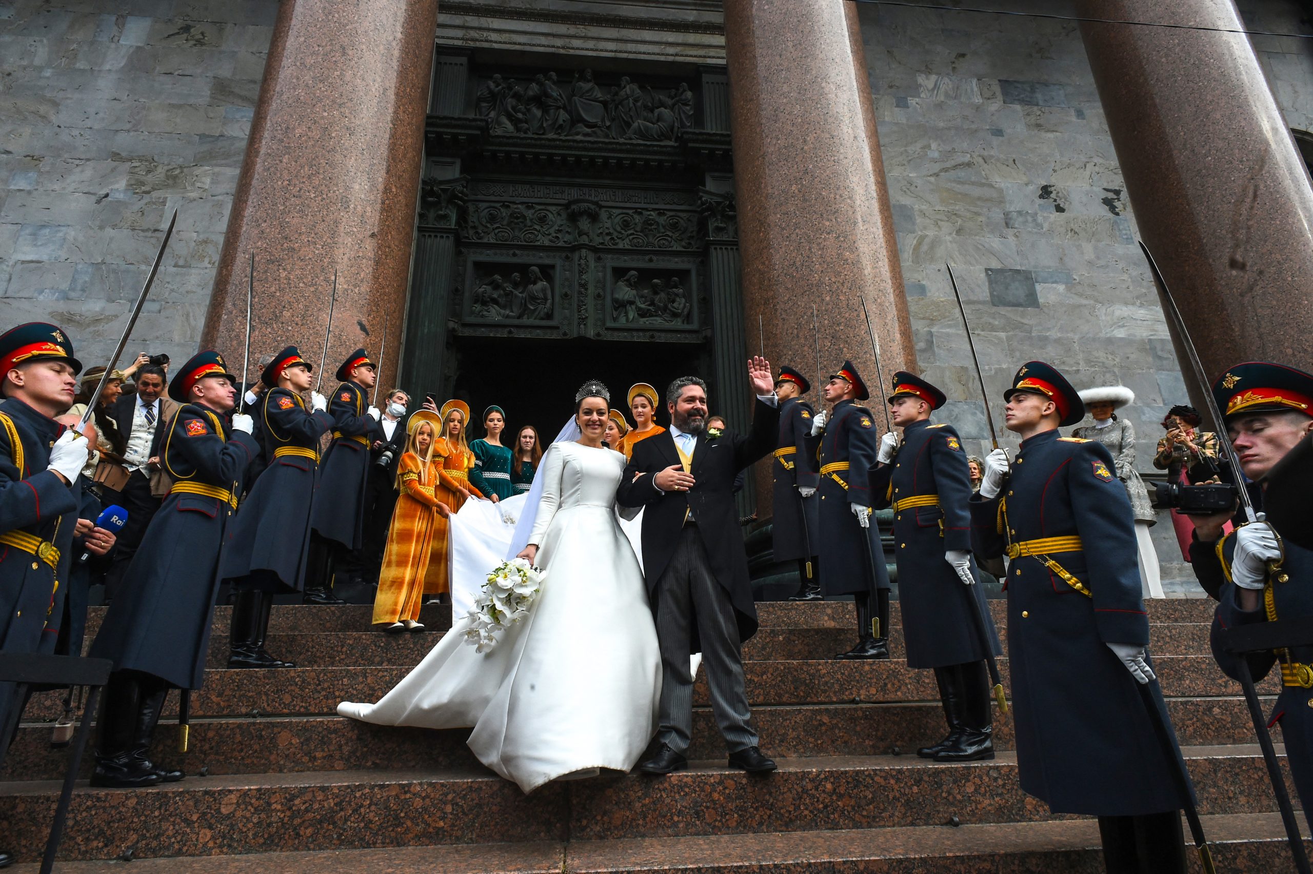 Mais de 104 anos depois da Revolução Russa, o um dos últimos Romanov casou-se com pompa e circunstância