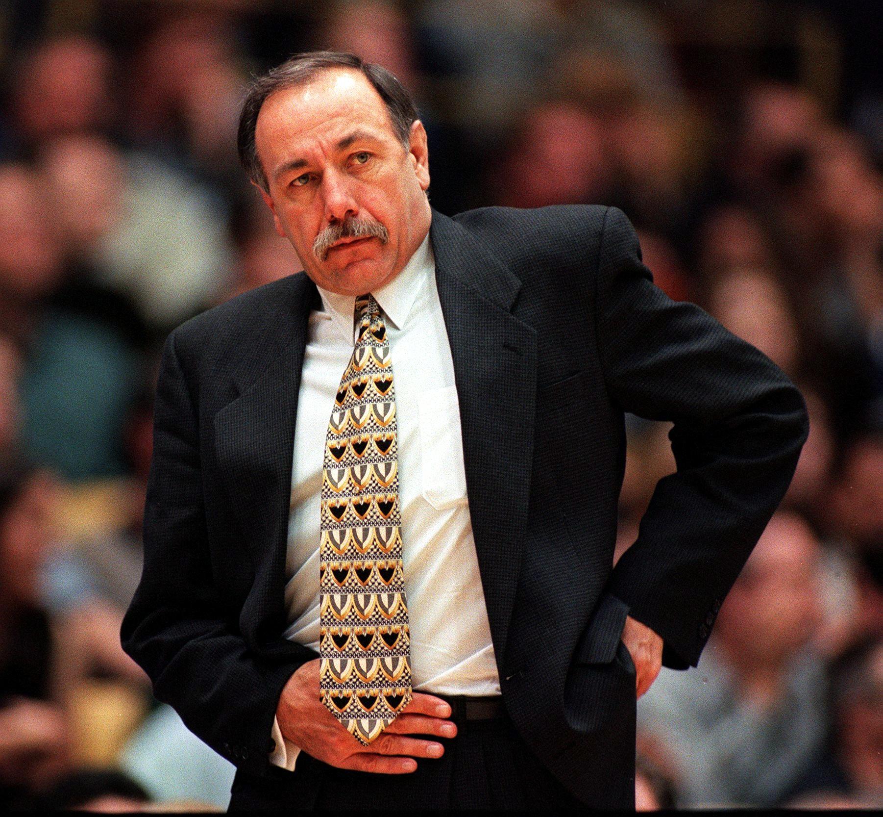 Primeiro autor de um lançamento triplo na NBA morre aos 74 anos