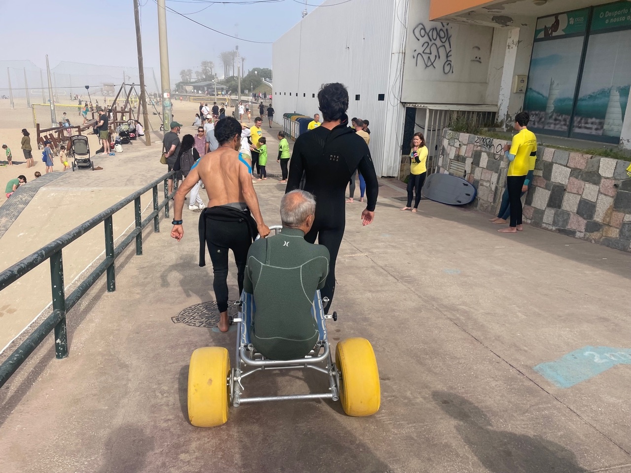 “Apanhar ondas, dar boas sessões aos nossos meninos, sorrir e seguir no que acreditamos. No final, o que interessa é o sorriso de um surfista, de uma mãe ou de um pai”