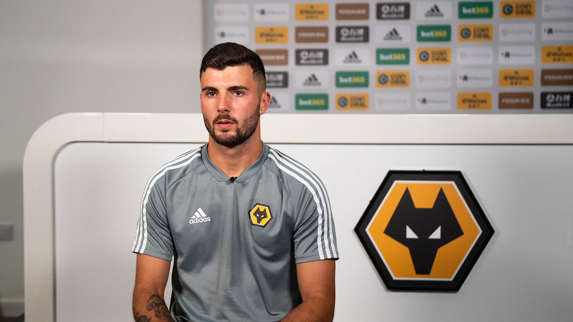 Avançado italiano Patrick Cutrone deixa AC Milan e ruma ao Wolverhampton