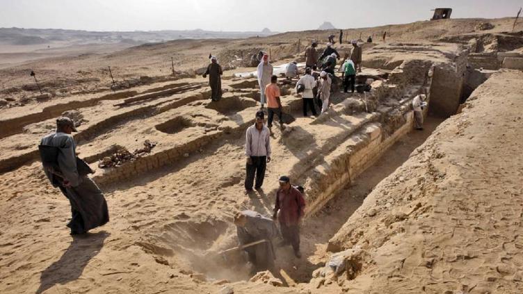 Destroços de barco com 4500 anos descobertos no Egito