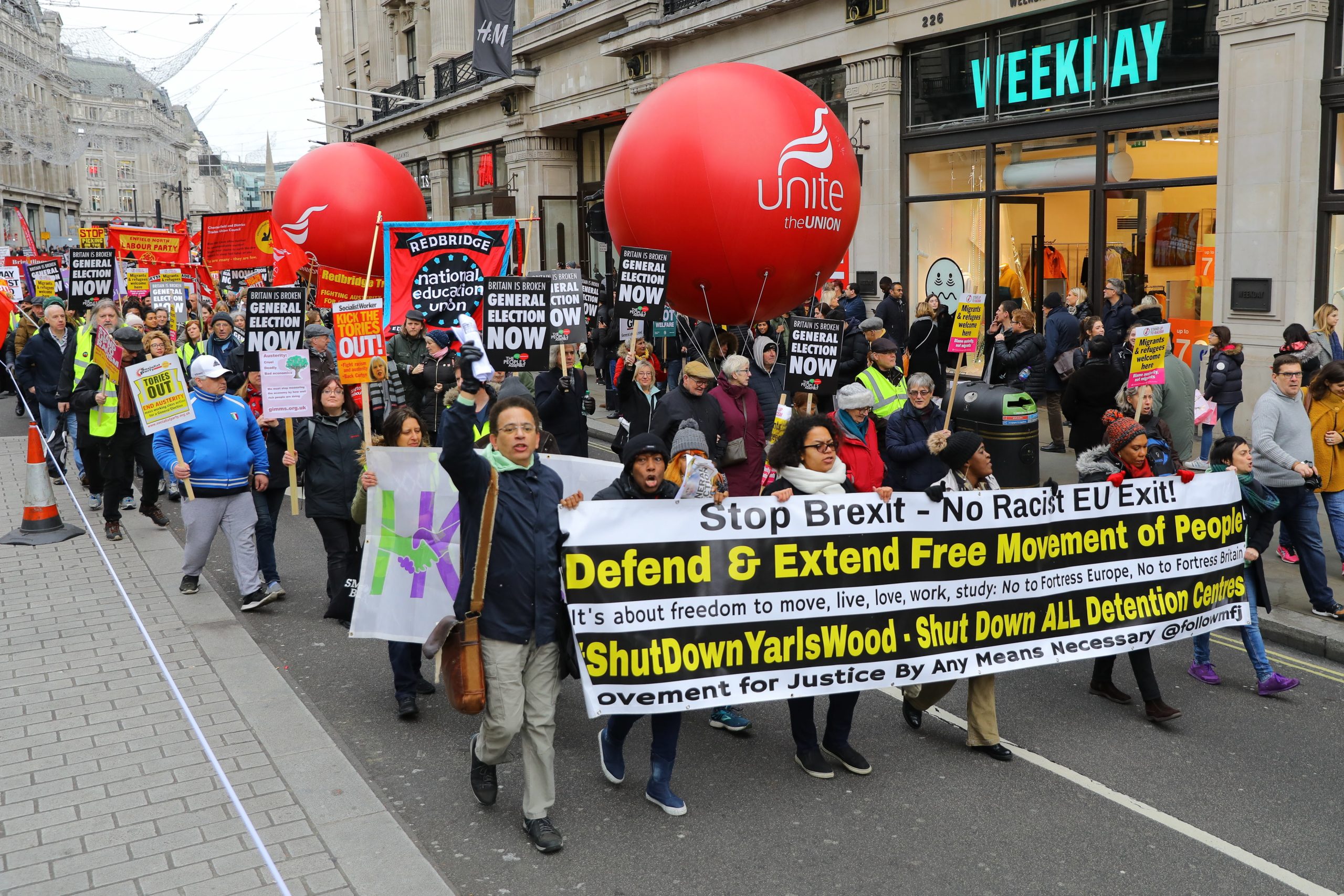 ‘Número dois’ dos trabalhistas lidera manifestação contra austeridade em Londres