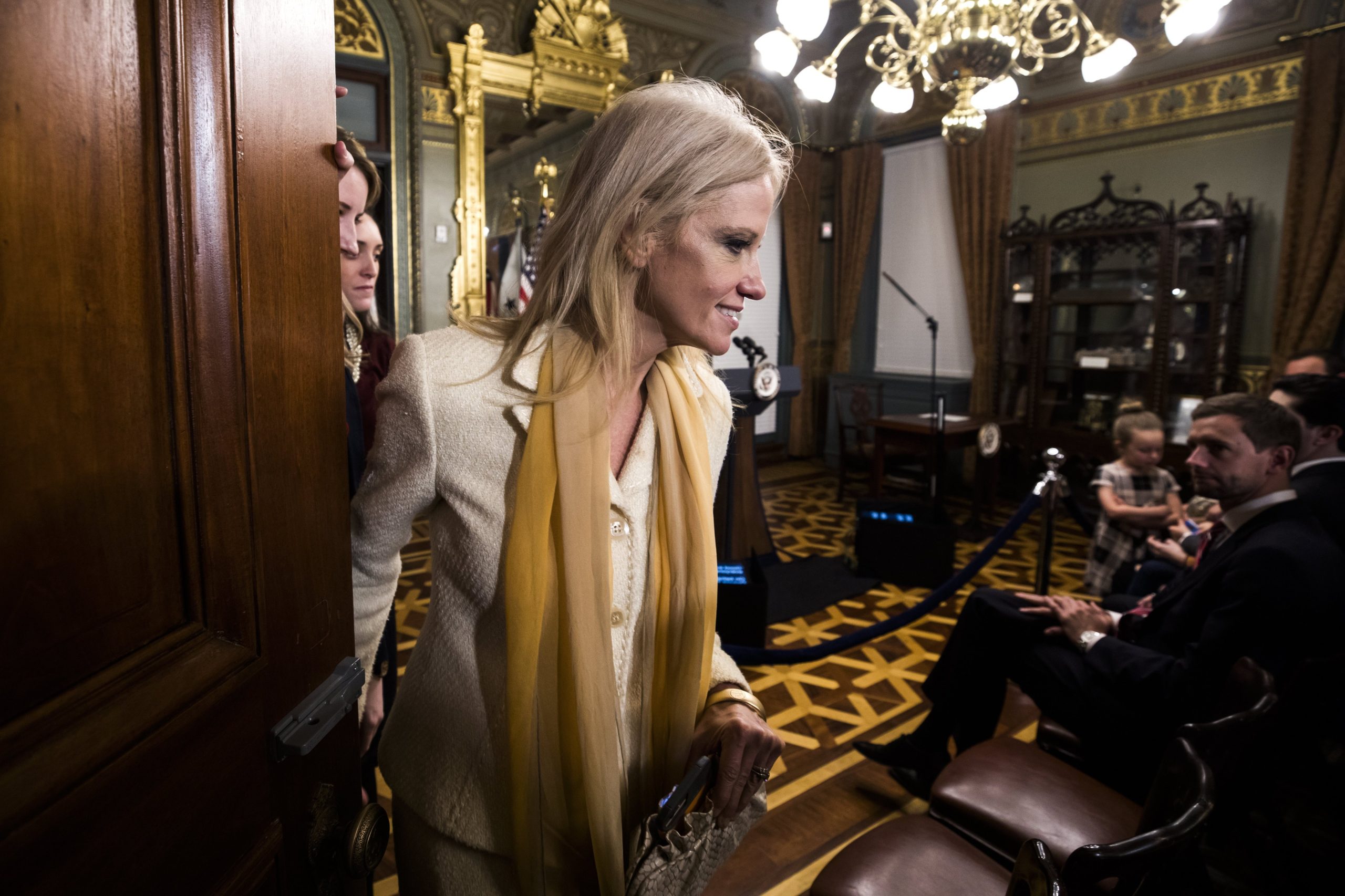 Agência de ética pede à Casa Branca que investigue Conway, a conselheira que recomendou a compra dos produtos de Ivanka Trump