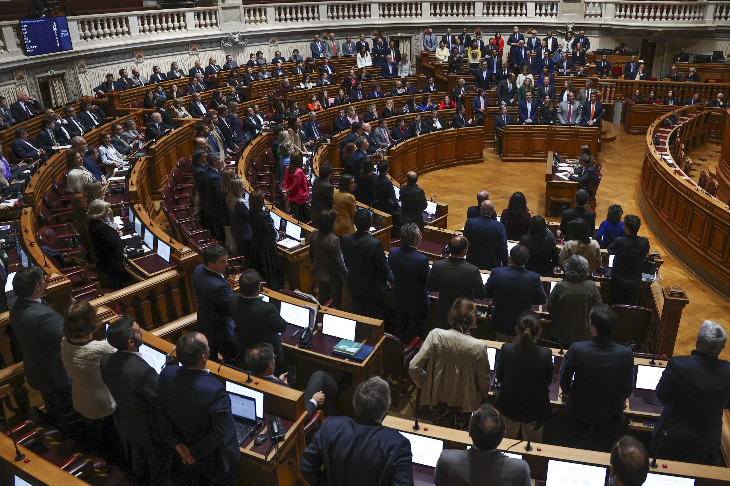 Ministra da Cultura vai ser ouvida no parlamento sobre devolução de arte a ex-colónias