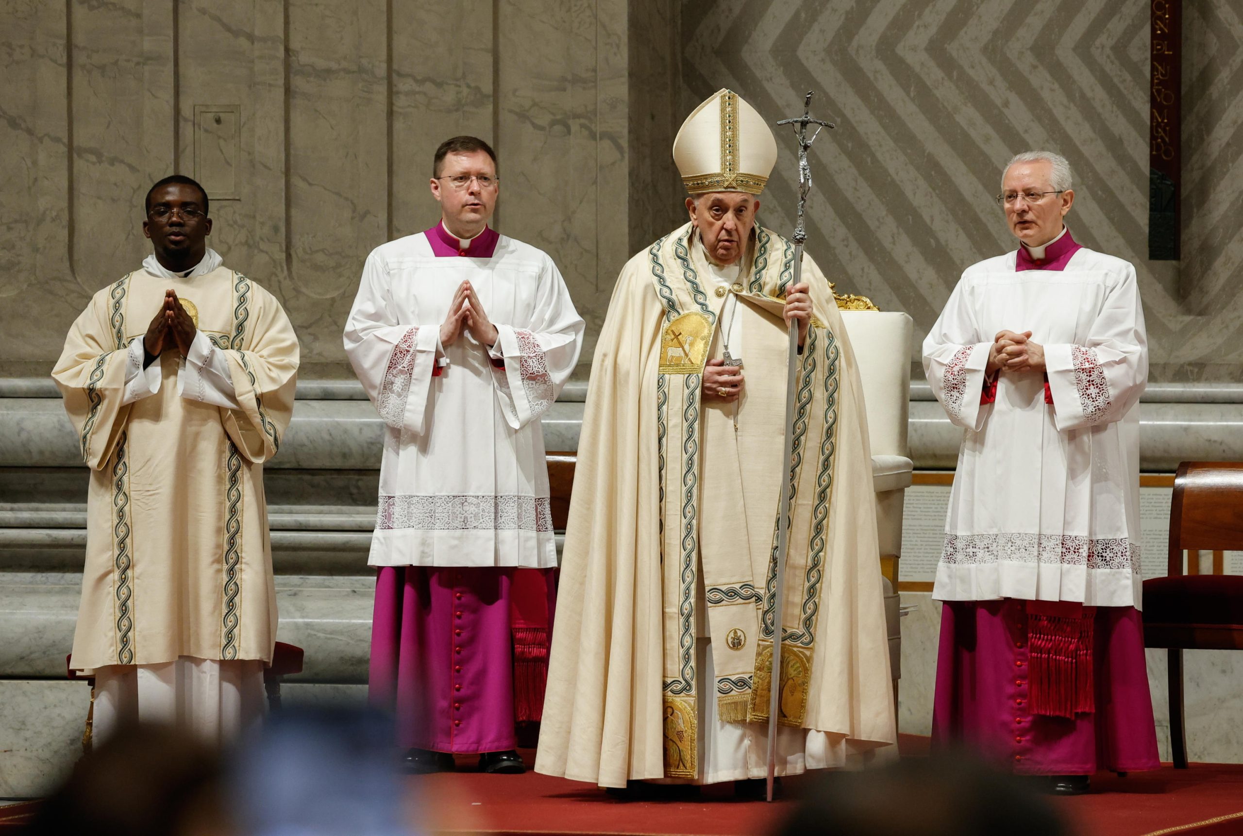 Papa Francisco recorda guerras na homilia da Vigília Pascal