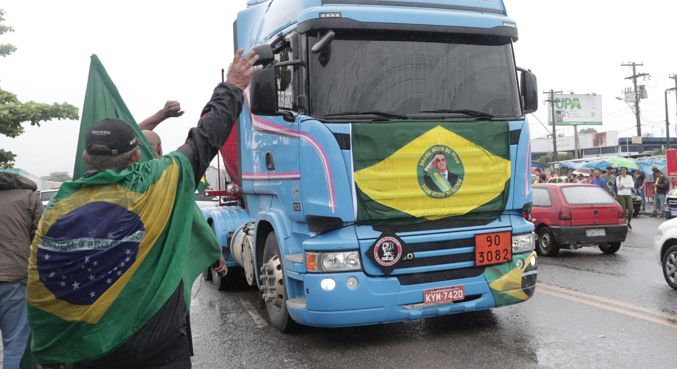 Cem camiões estacionados perto de quartel do Exército em Brasília