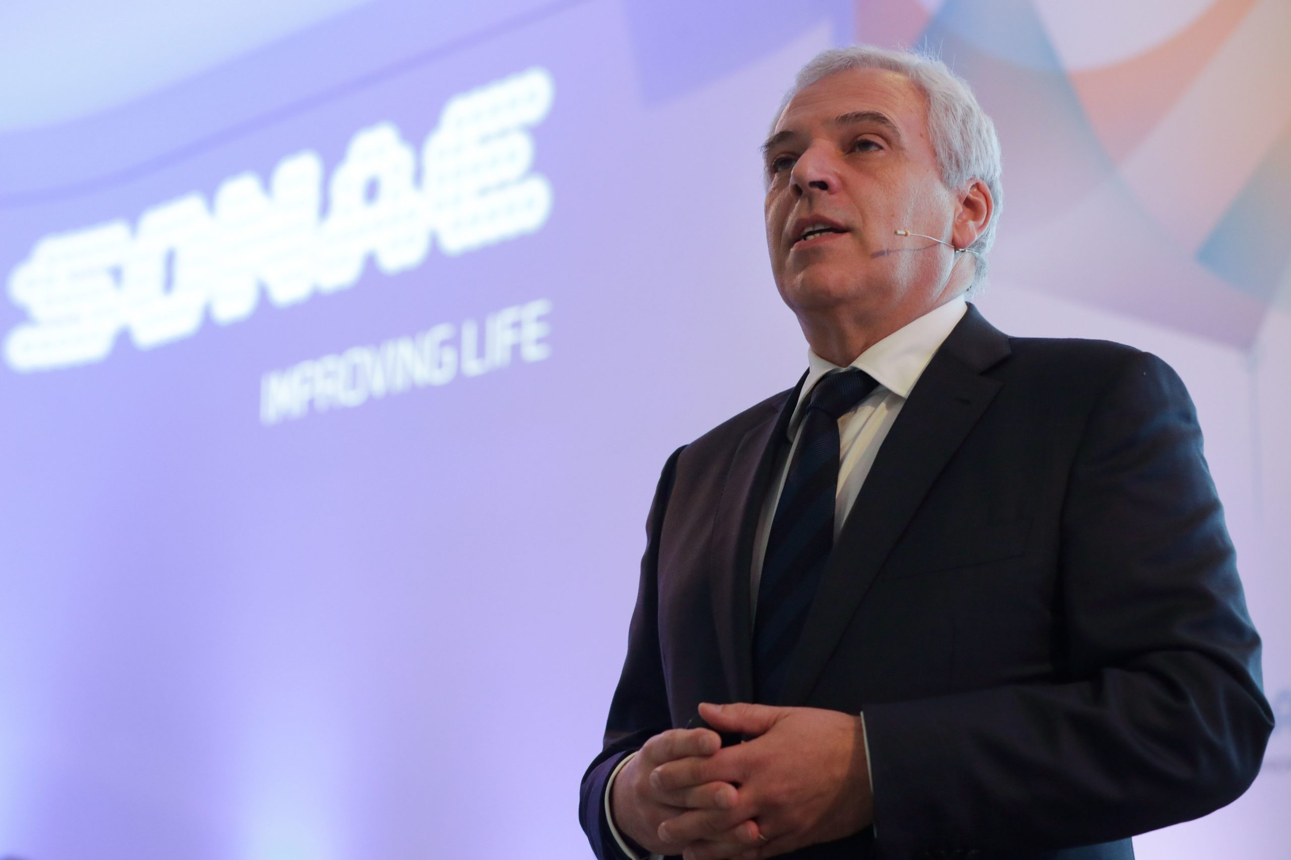 Lucro da Sonae sobe 50% para 200 milhões de euros