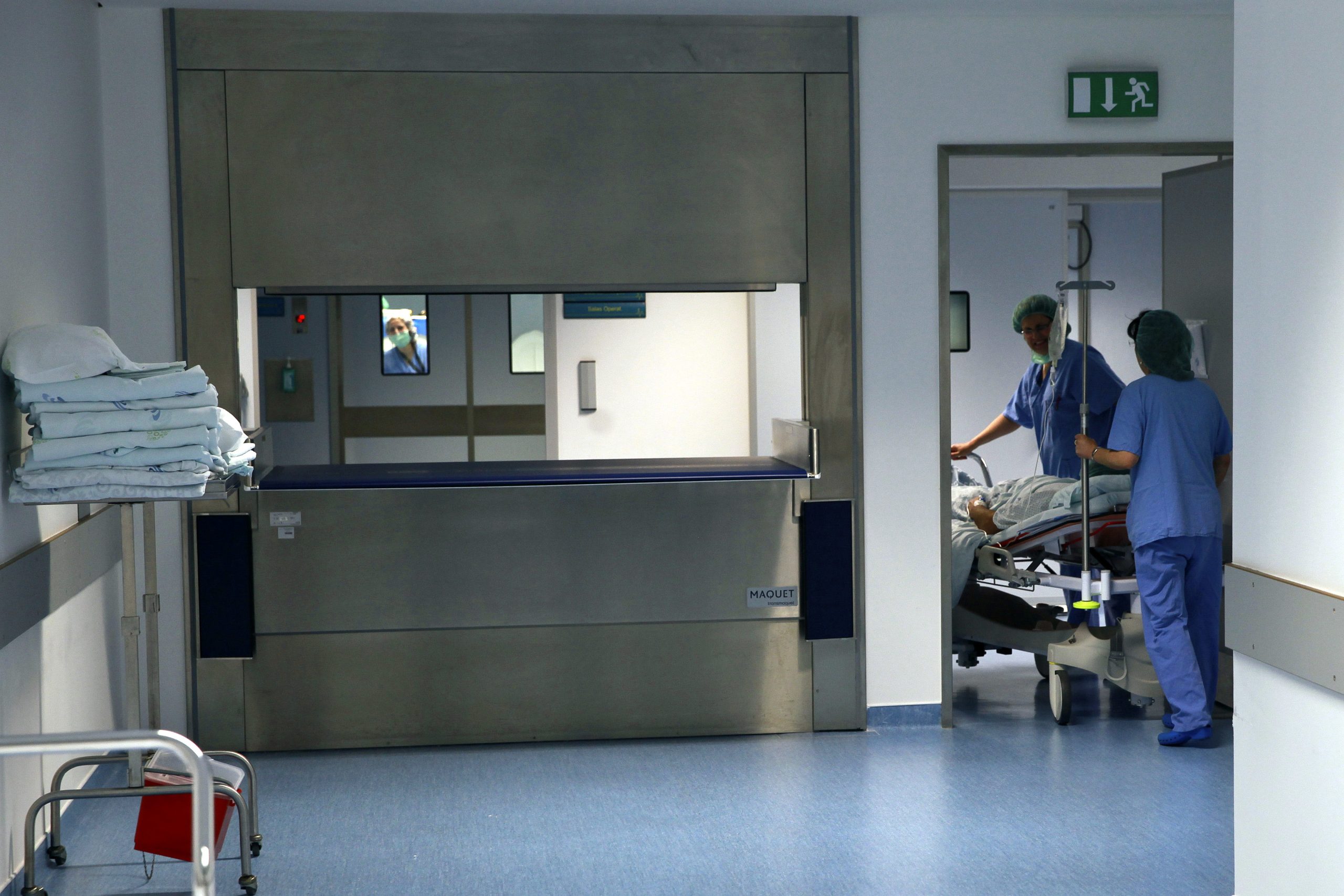 Desenvolvido capacete médico com ventilação que permite segurança em cirurgias de risco
