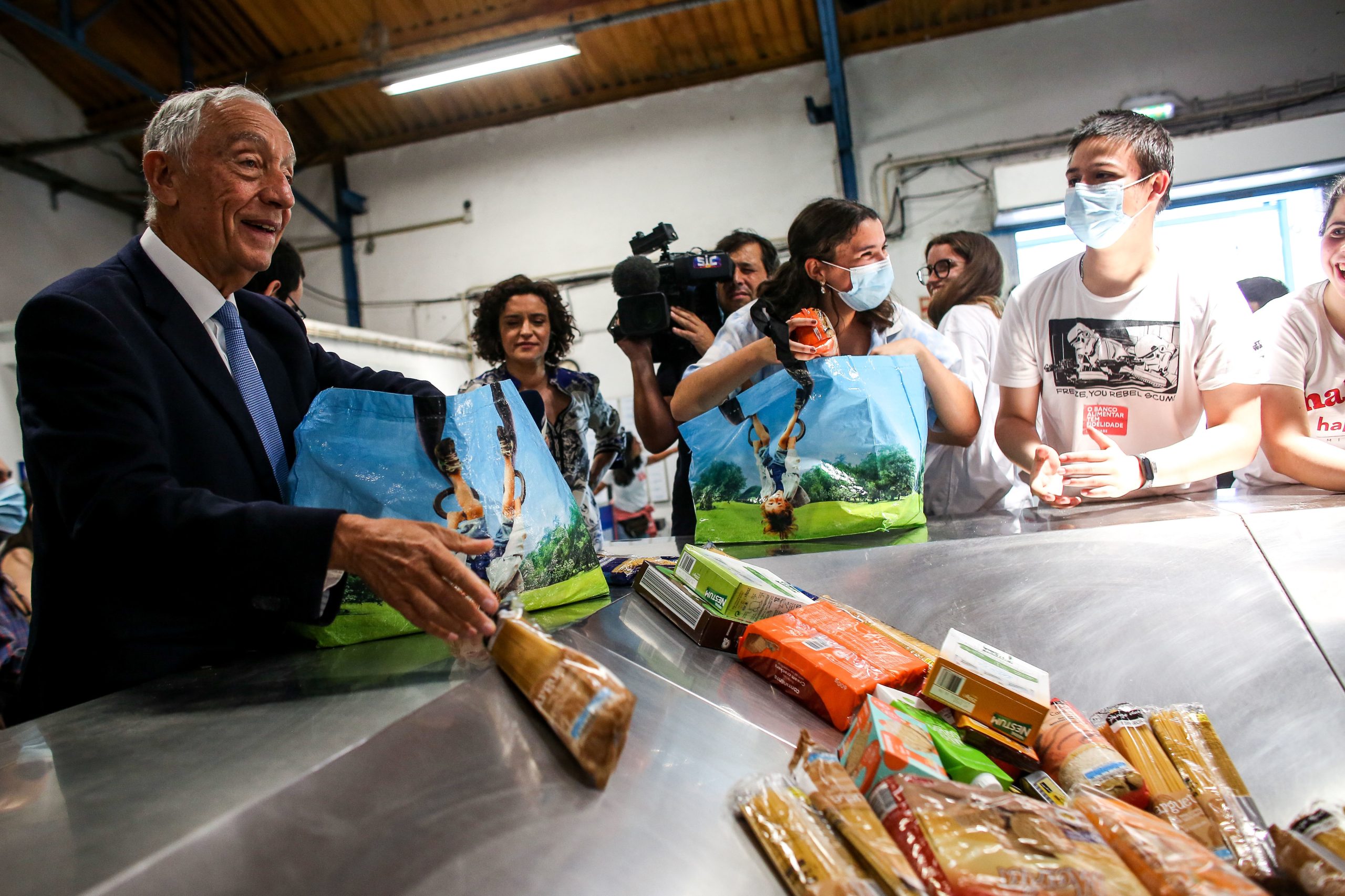 Marcelo exige ação contra pobreza: “Não nos podemos conformar com dois milhões de pobres”
